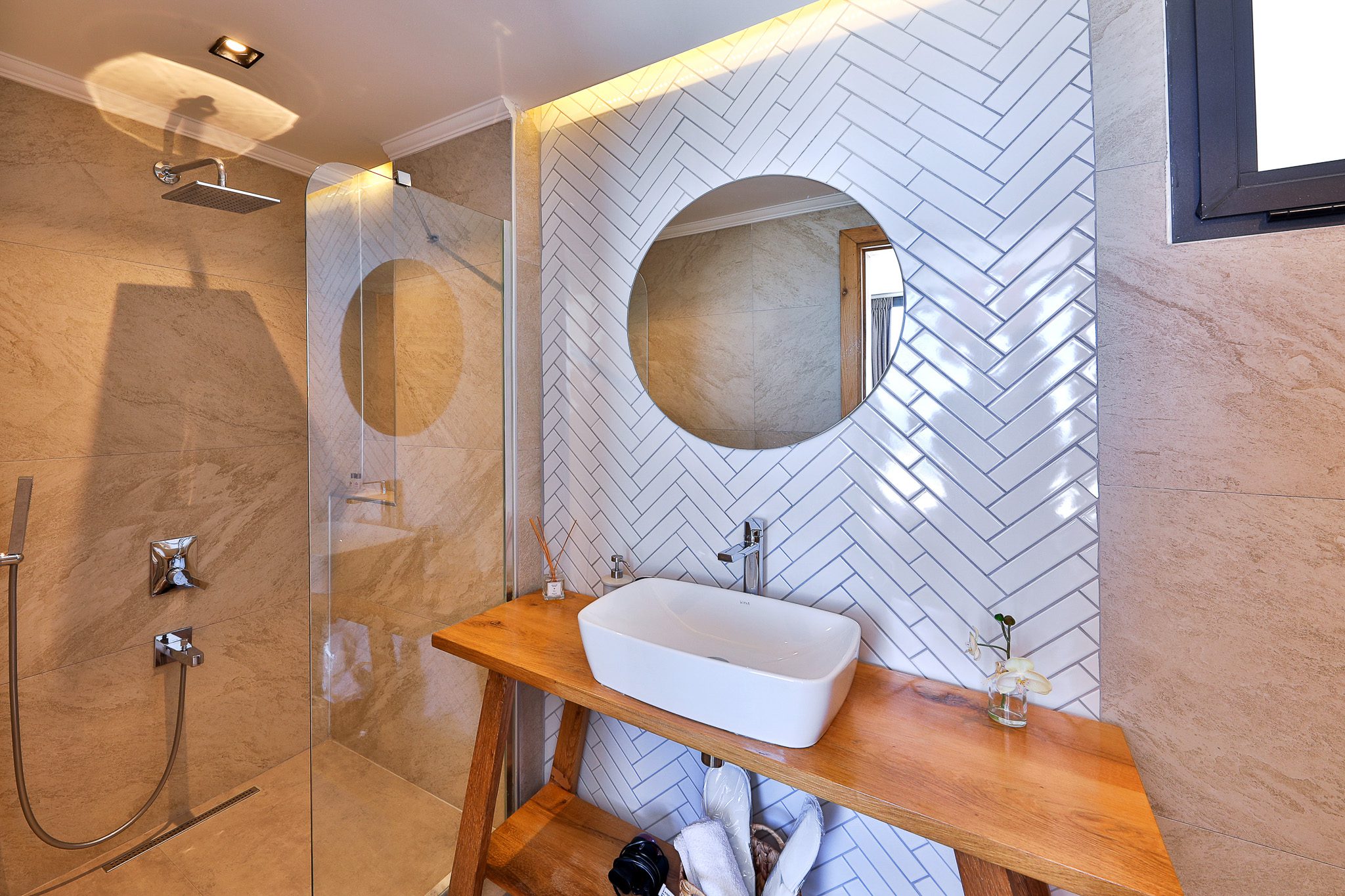 Bathroom in Villa Rosso, villa holidays in Kalkan, Turkey