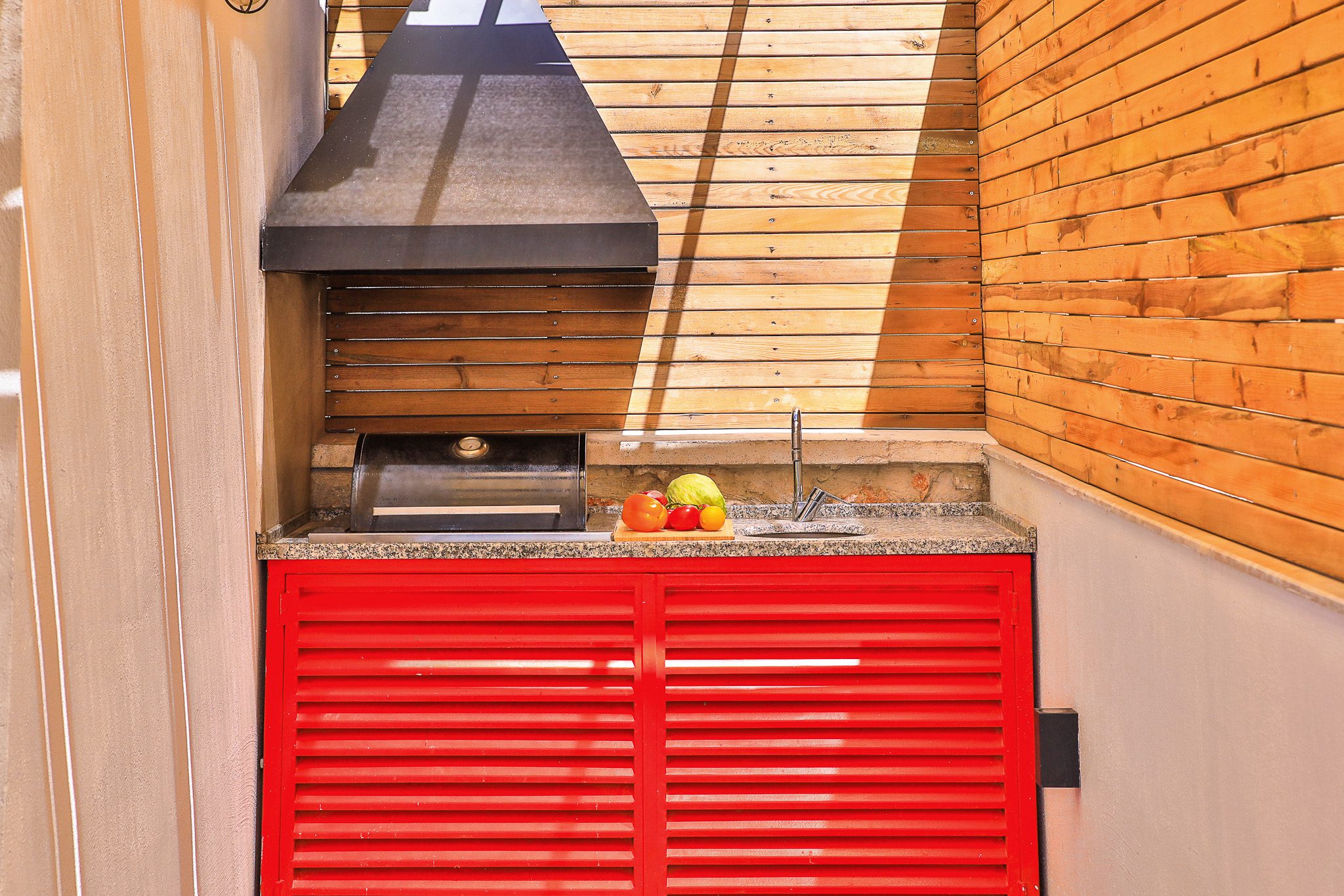 Outdoor BBQ in Villa Rosso, villa holidays in Kalkan, Turkey