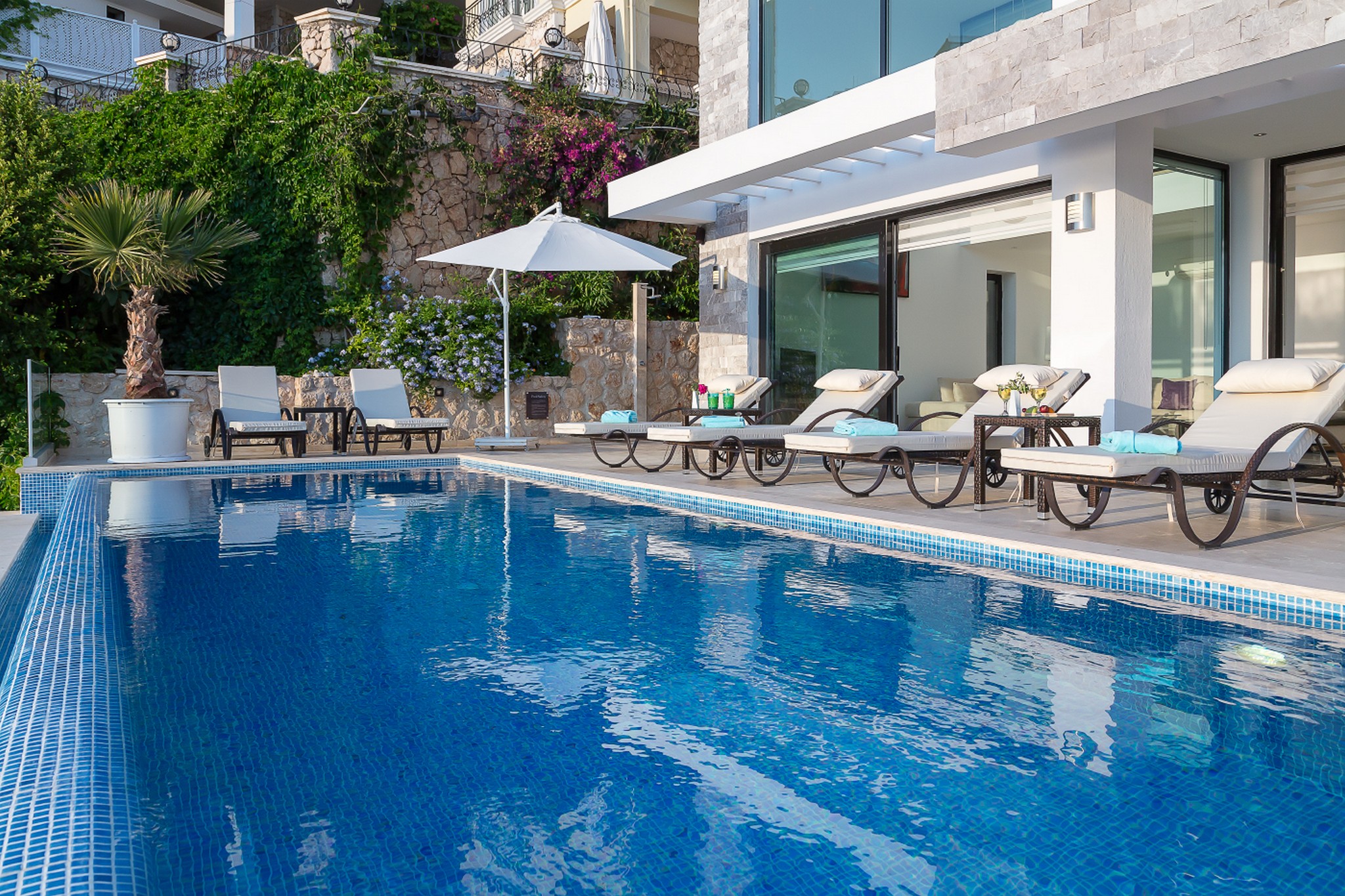 Outdoor pool and sun loungers in Villa Afsana, villa holidays in Kalkan, Turkey