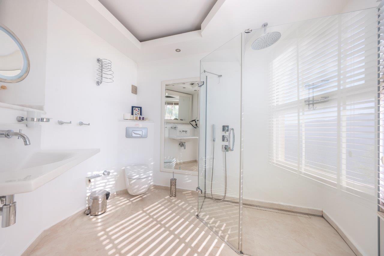 large bathroom in Pool House, holidays in Kalkan, Turkey