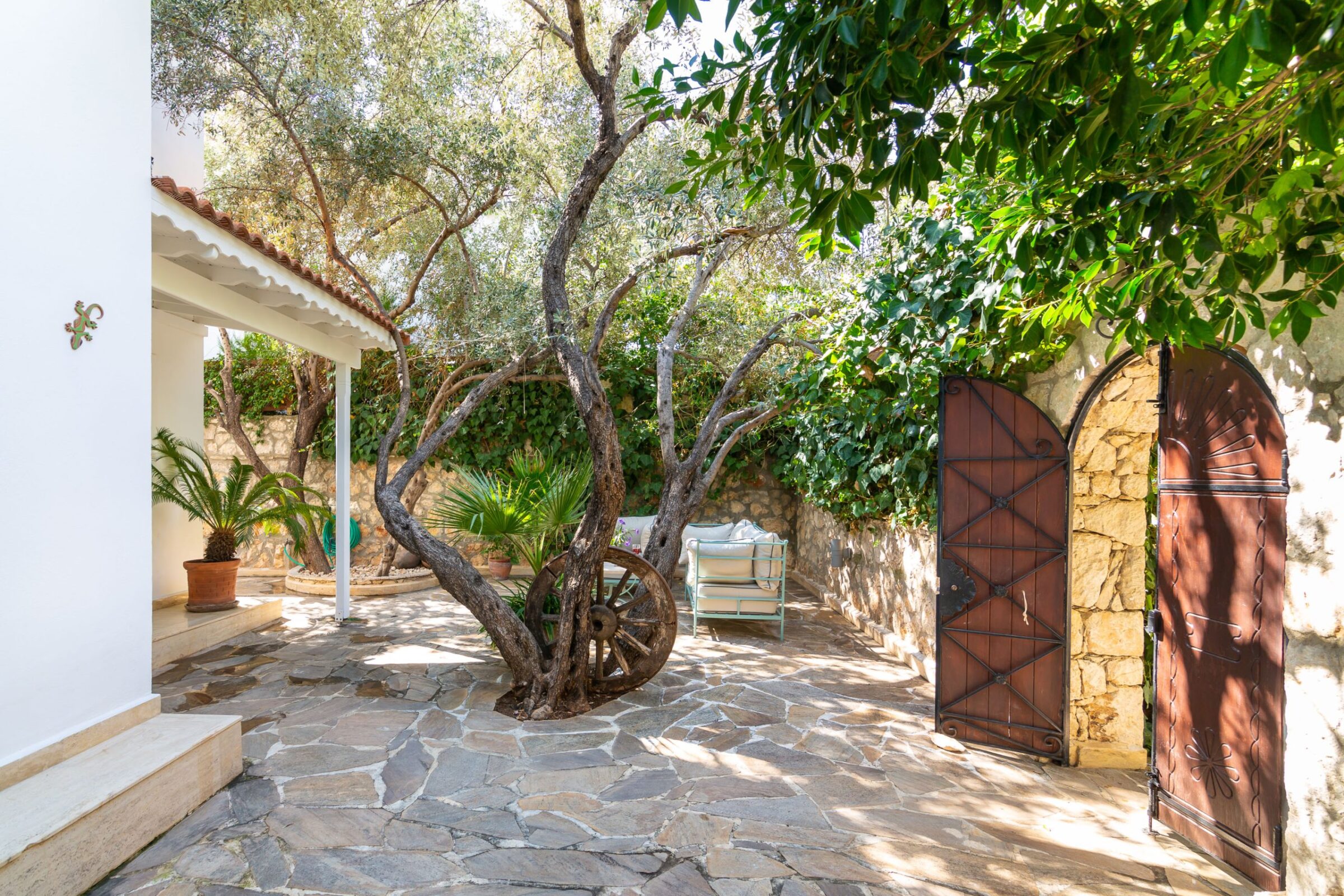 Luxury villa holiday in Turkey at villa Yesil Ev—entrance