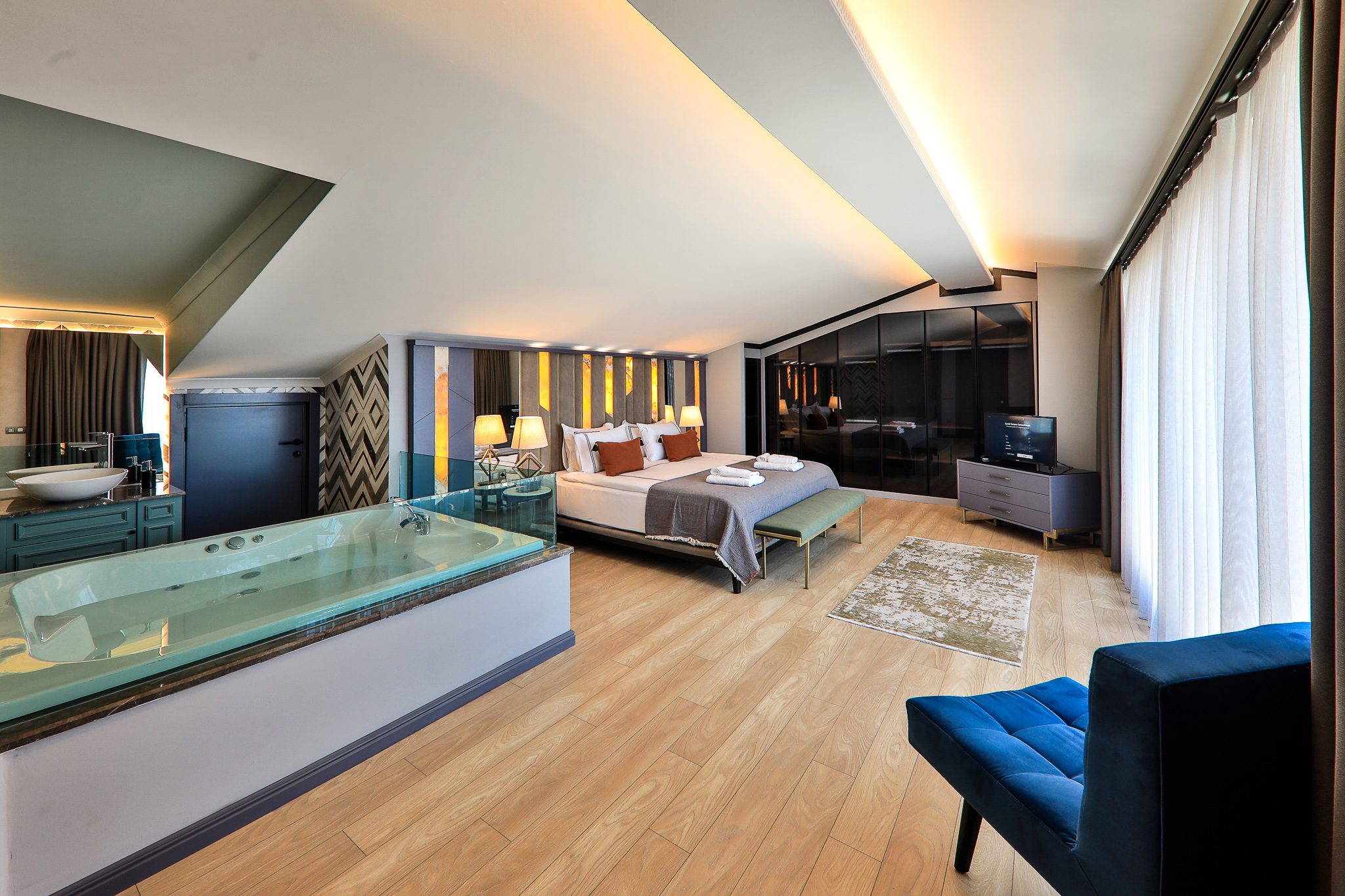 Spacious double bedroom and bathroom in Villa Sandie, villas to rent in Kalkan, Turkey
