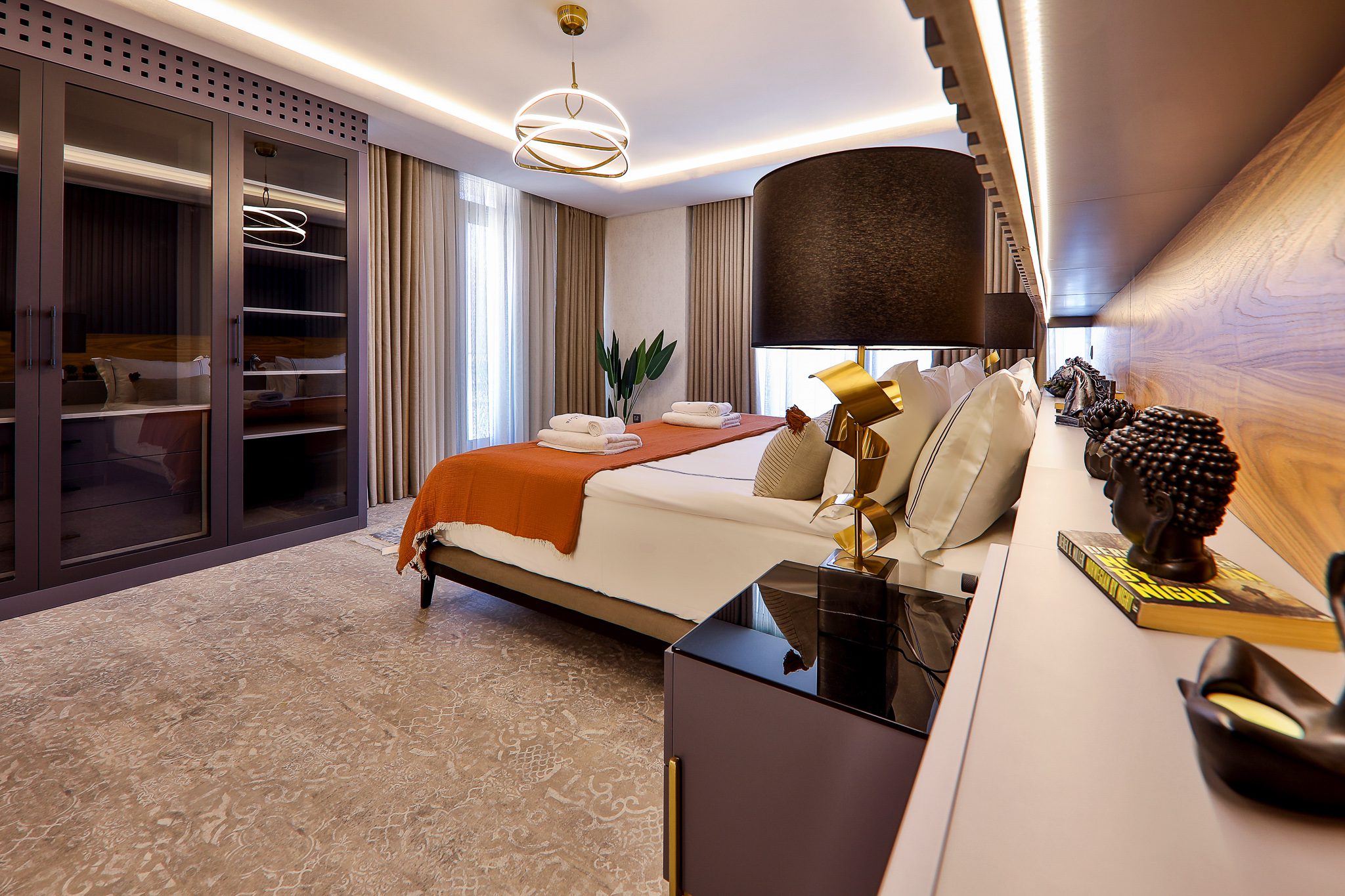 Double bedroom and bathroom in Villa Sandie, villas to rent in Kalkan, Turkey