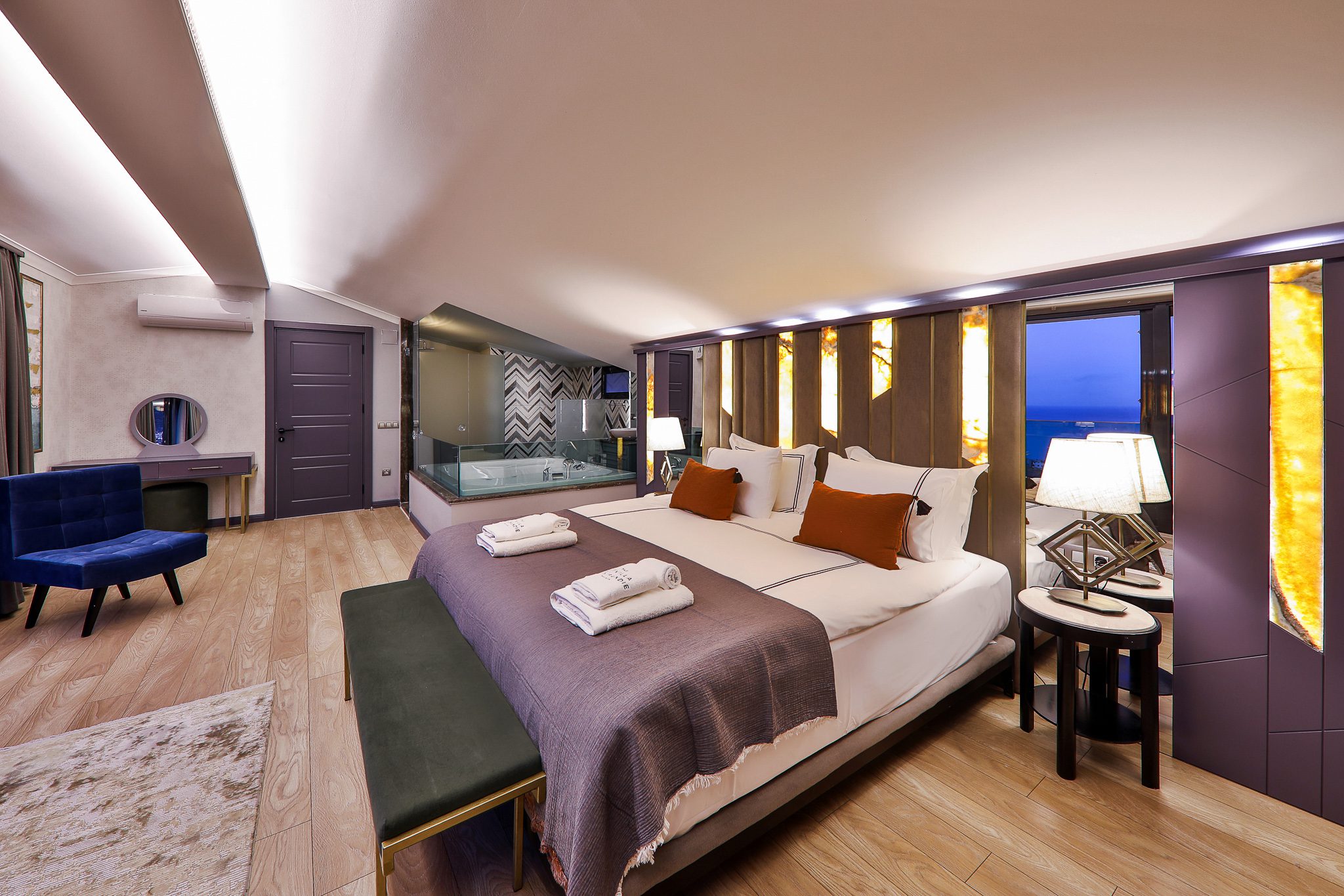 Double bedroom and bathroom in Villa Sandie, villas to rent in Kalkan, Turkey