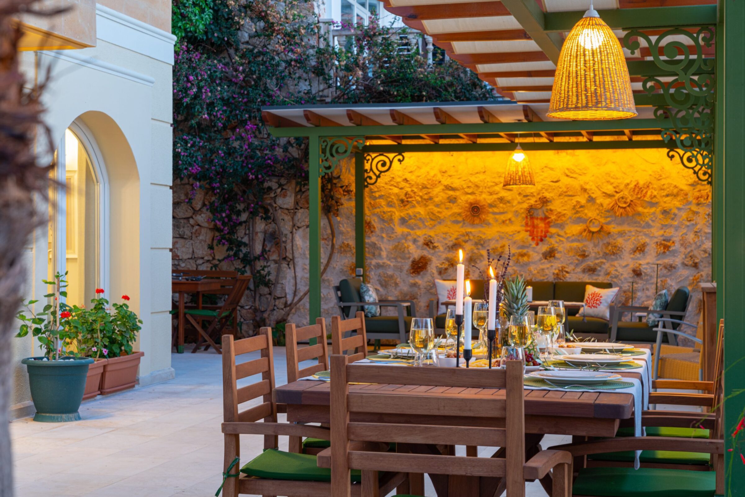 Outdoor dining table in Villa Grande, villas to rent in Kalkan, Turkey