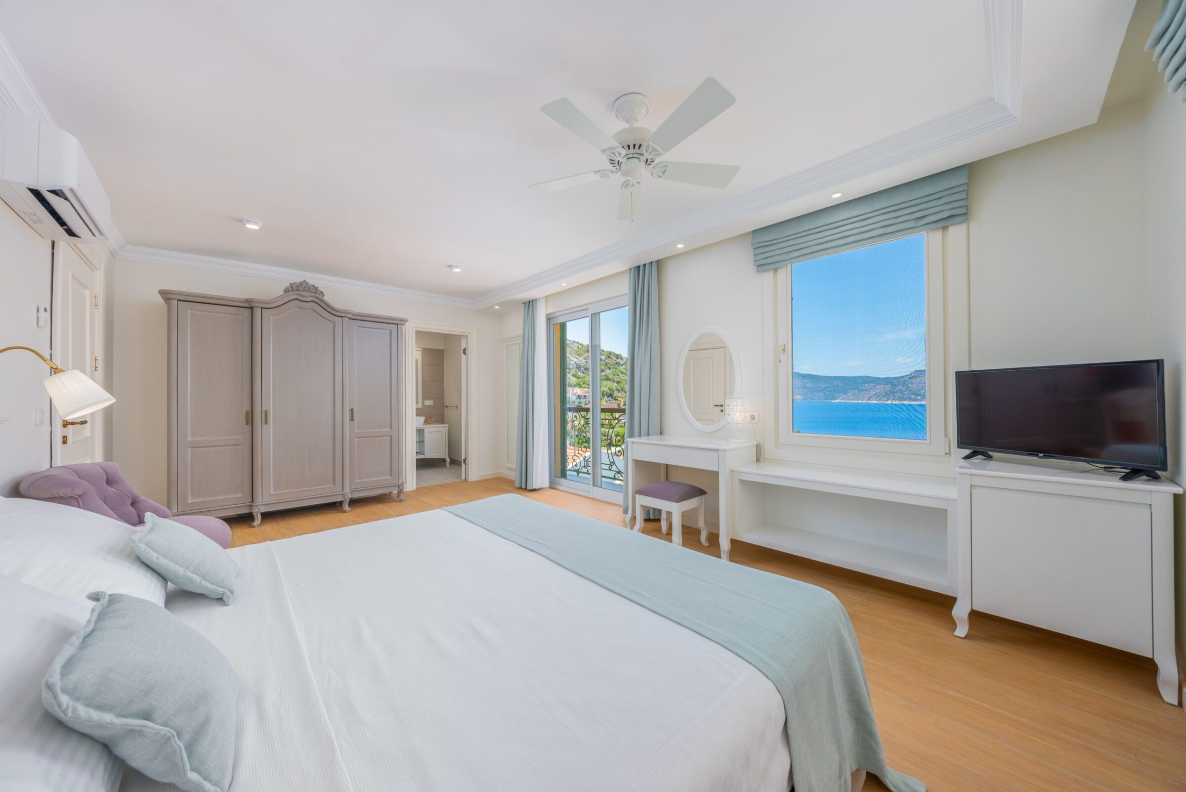 Large double bedroom and bathroom with balcony in Villa Grande, villas to rent in Kalkan, Turkey