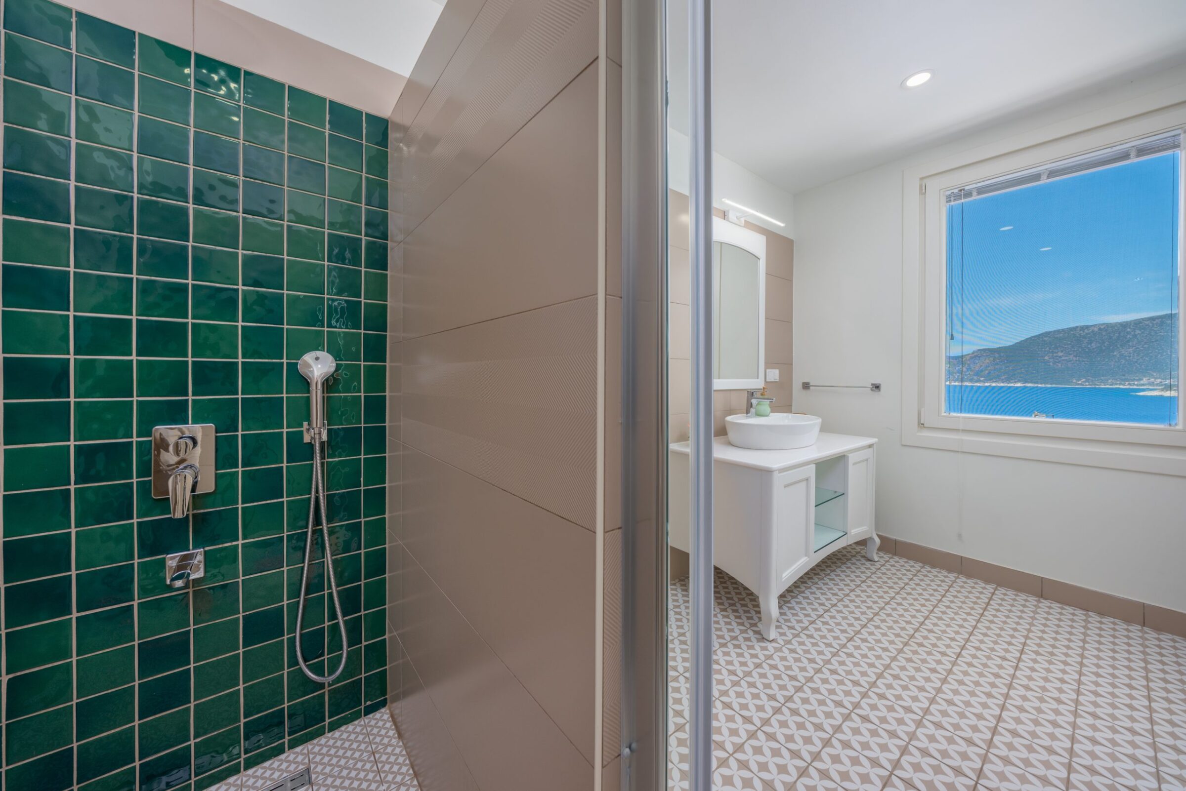 Bathroom in Villa Grande, villas to rent in Kalkan, Turkey