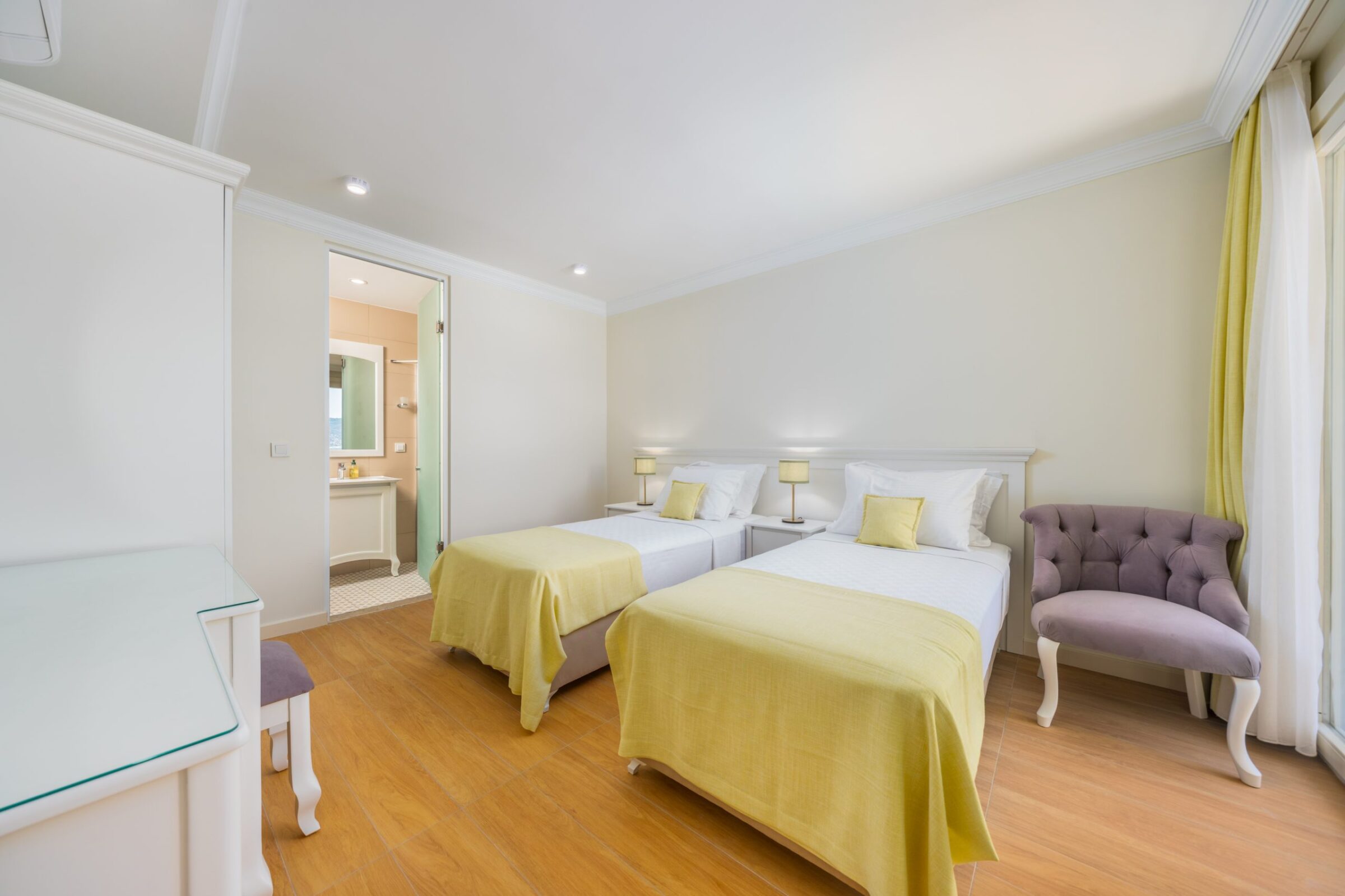 Twin bedroom with bathroom in Villa Grande, villas to rent in Kalkan, Turkey