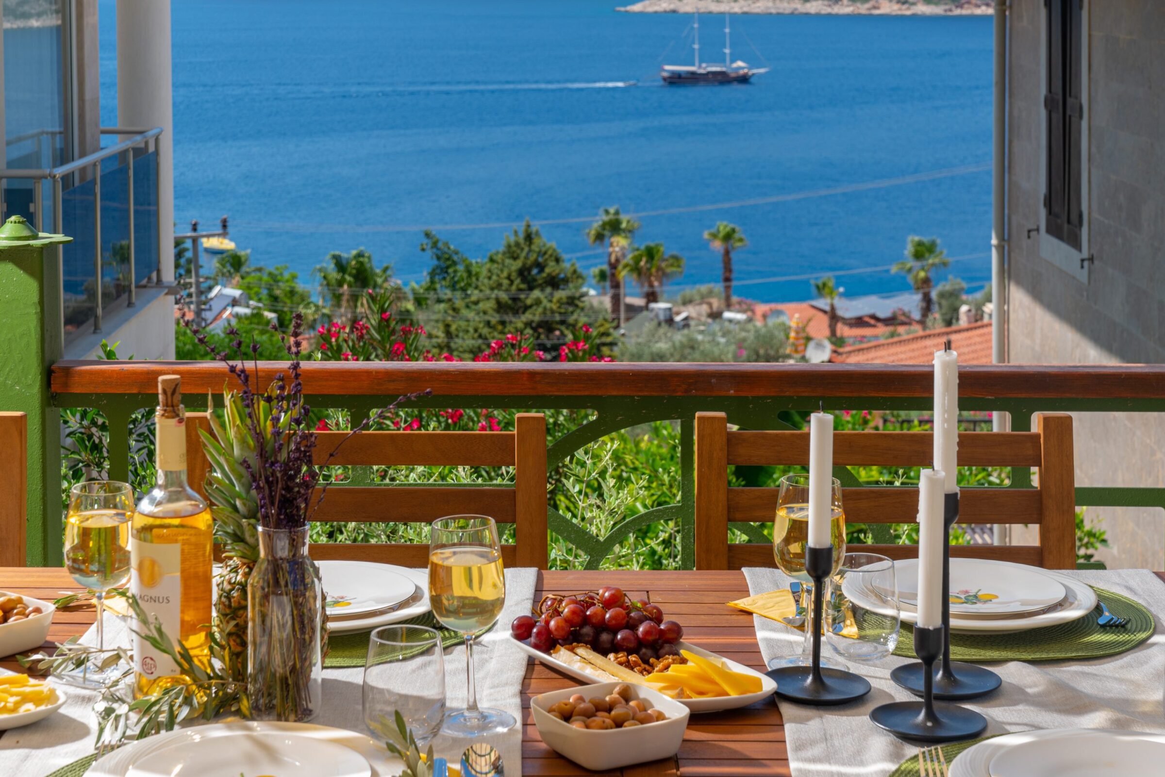 Outdoor dining area in Villa Grande, villas to rent in Kalkan, Turkey