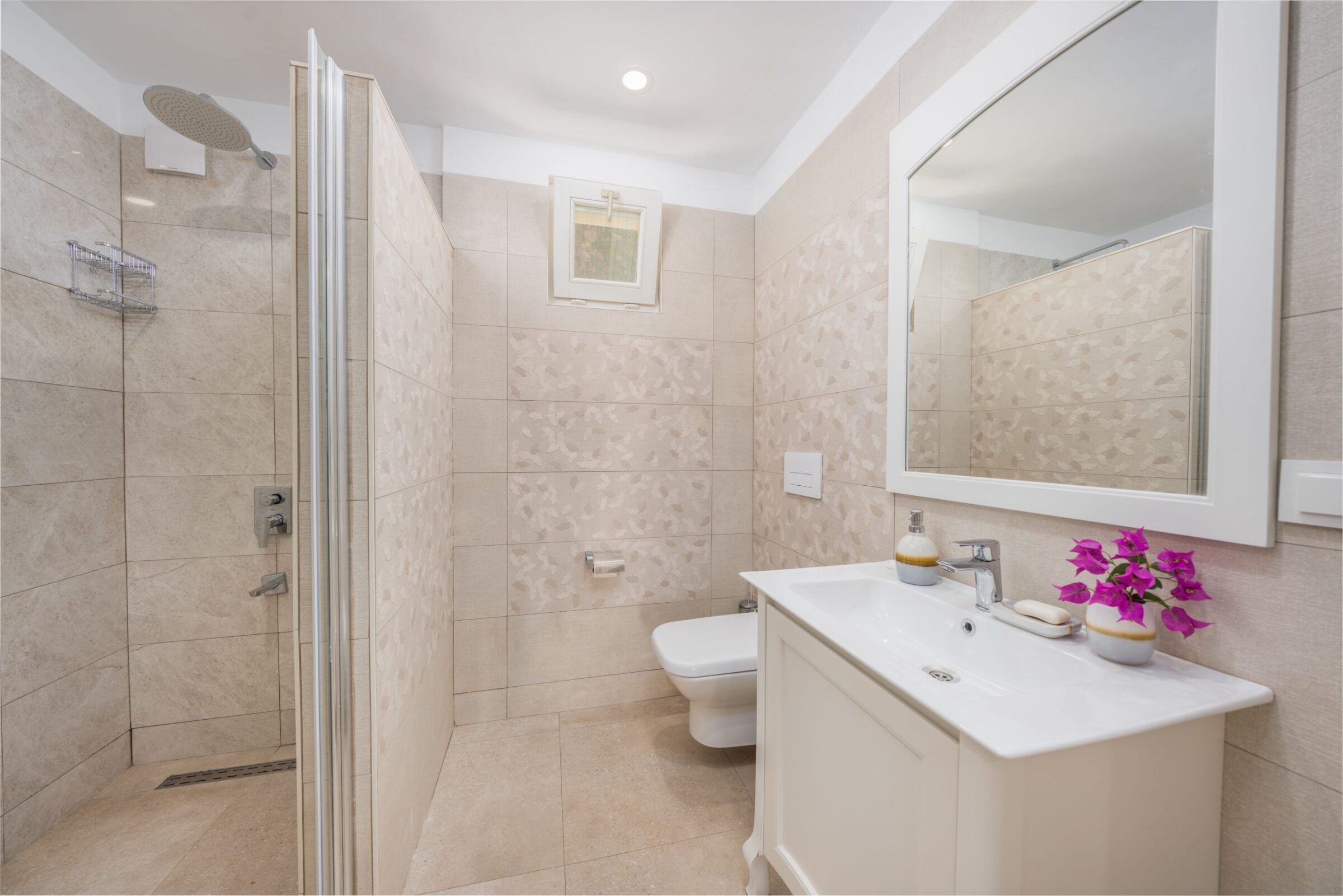 Bathroom in Villa Grande, villas to rent in Kalkan, Turkey