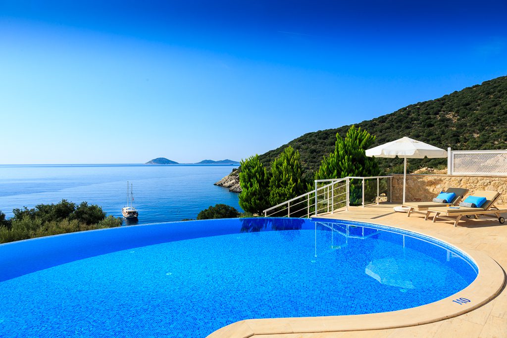 Outdoor pool and sun loungers in Korsan Kuzey Guney, villa to rent in Turkey