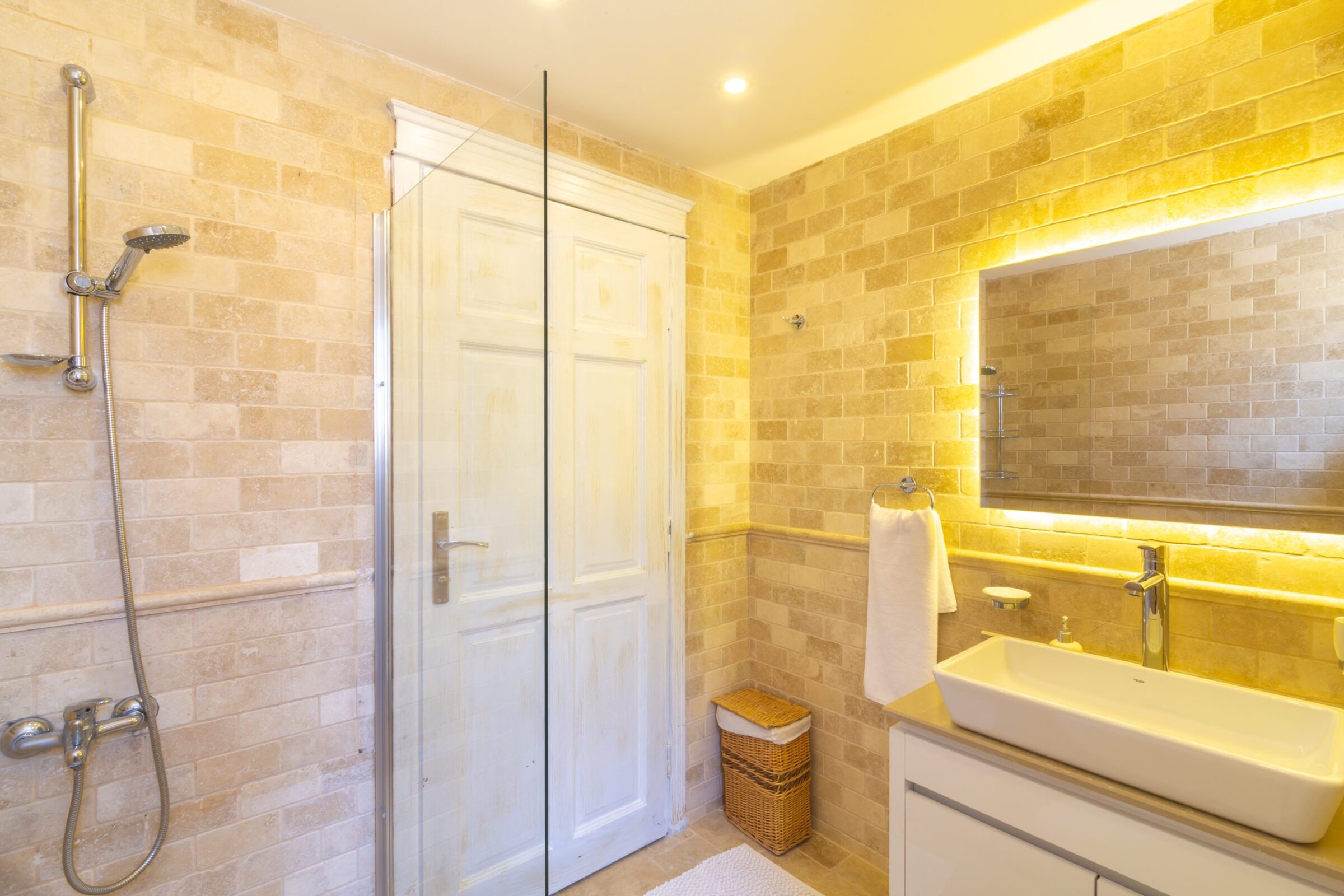 Bathroom in Villa Yar, villas to rent in Kalkan, Turkey