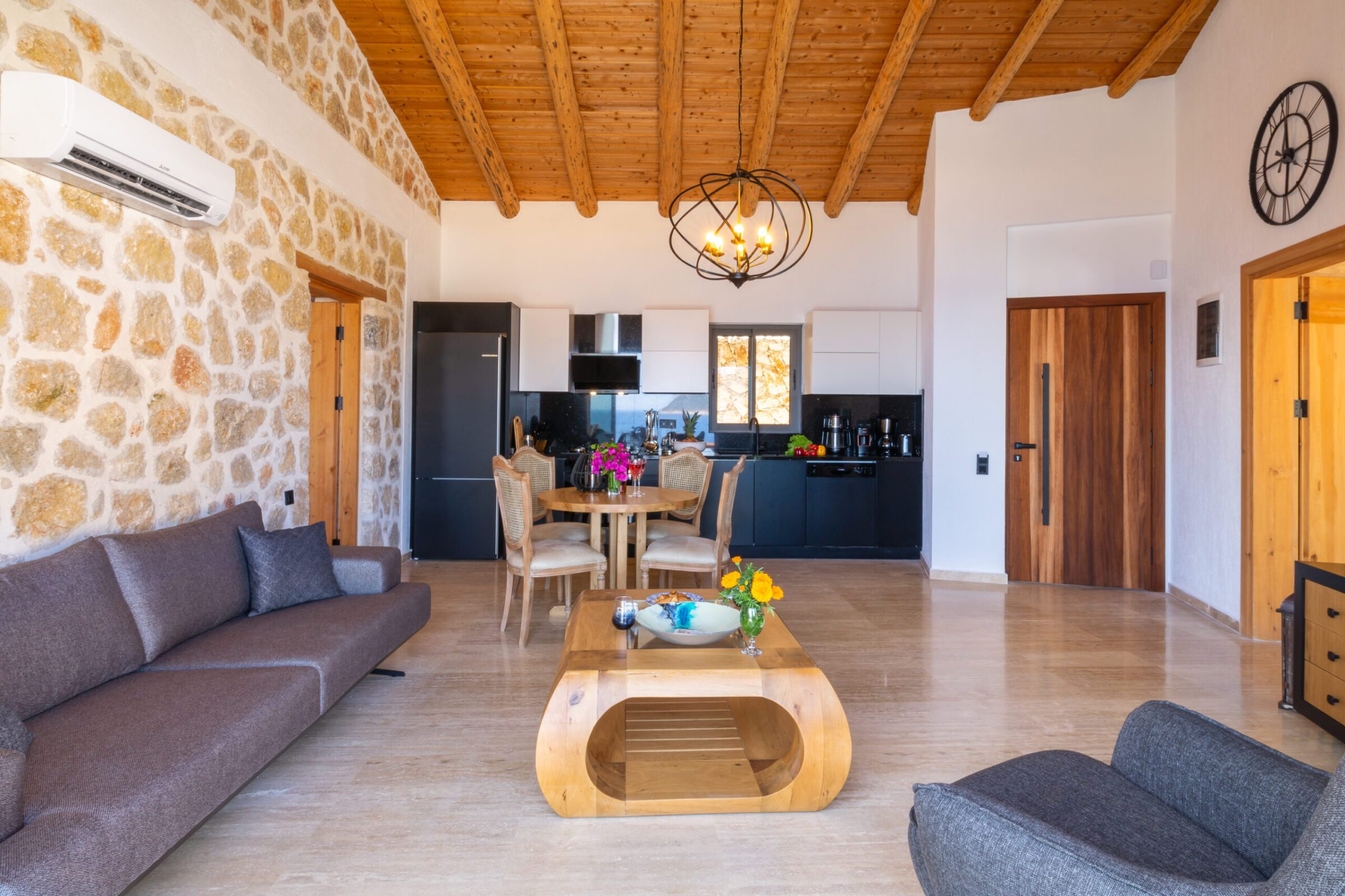 Open-planned kitchen and lounge in Villa Water Edge 3, villa holidays in Kalkan, Turkey