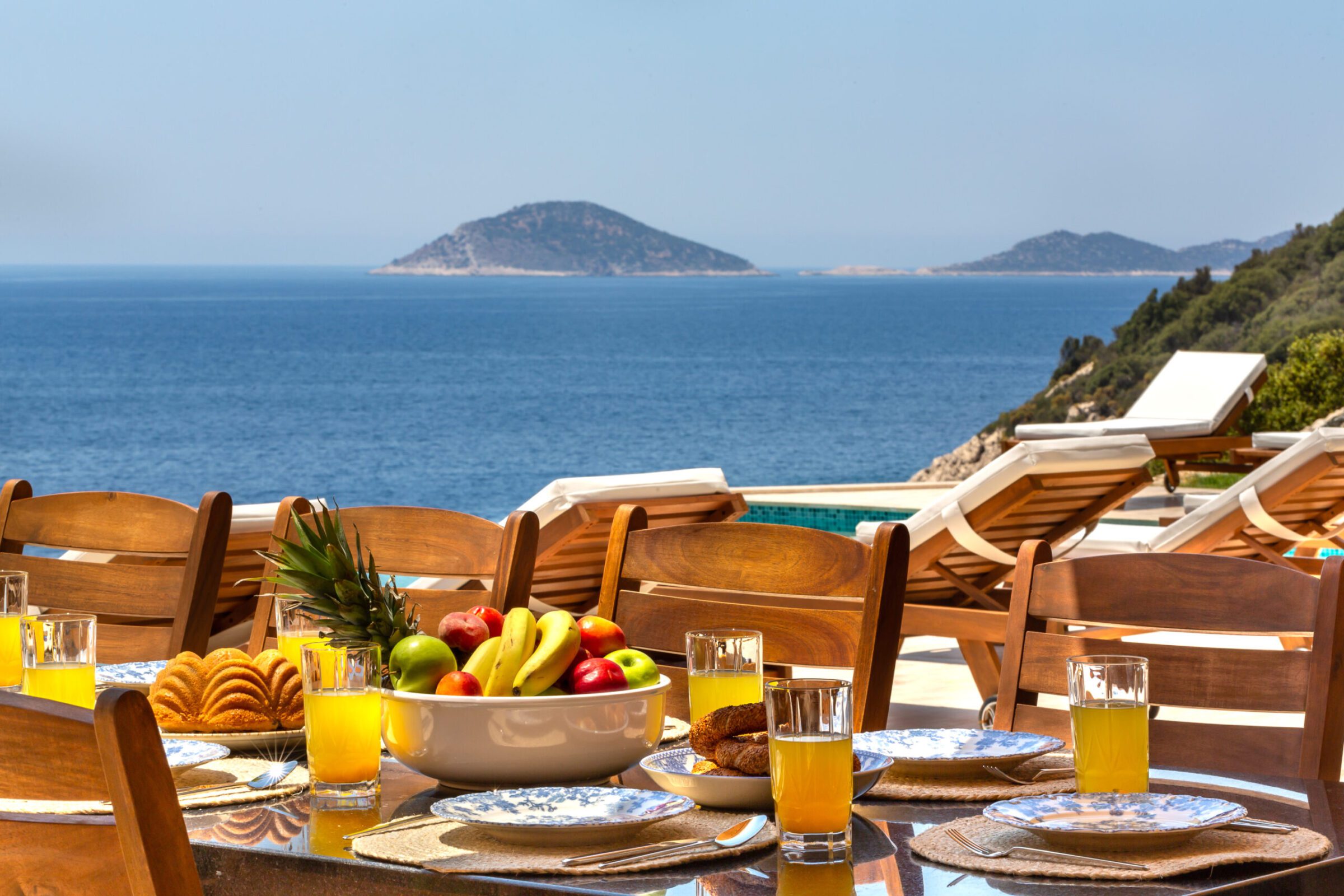 Outdoor dining table in Villa Water Edge 1, villas to rent in Kalkan, Turkey