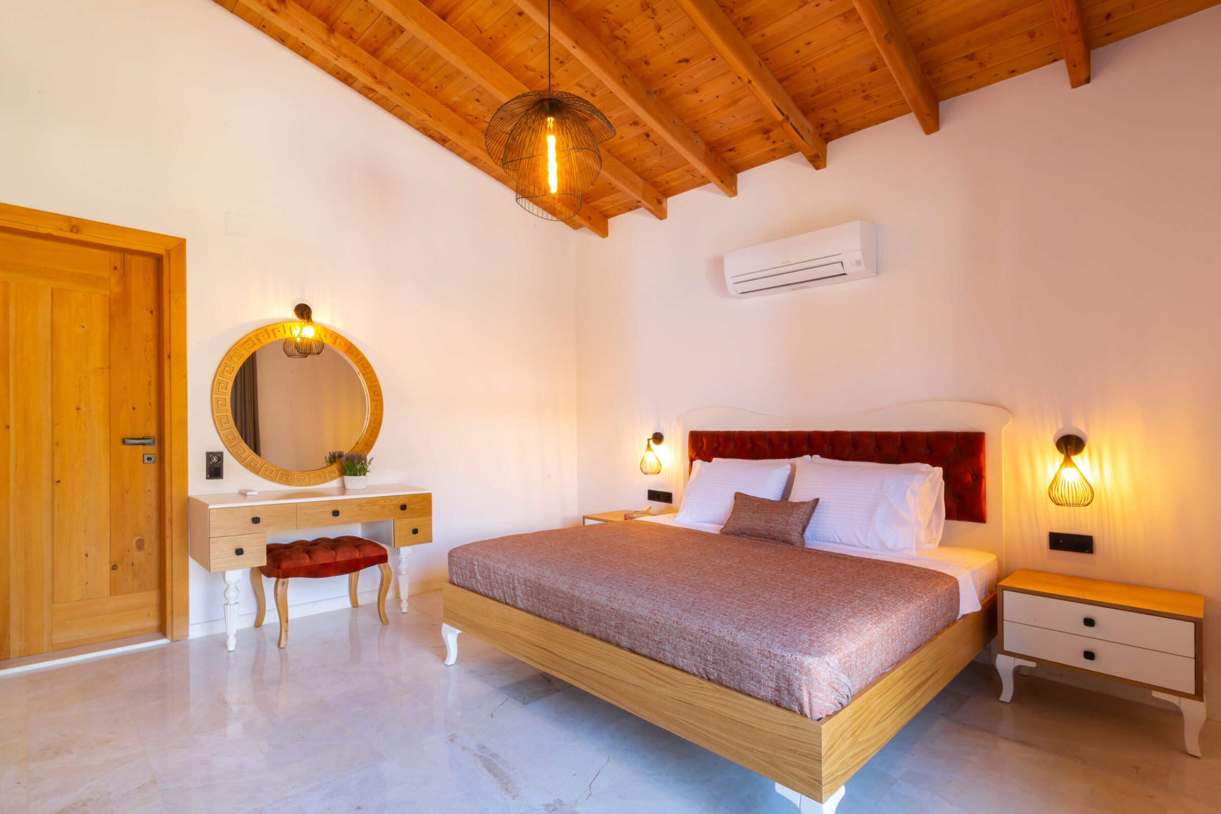 Double bedroom with bathroom in Villa Water Edge 1, villas to rent in Kalkan, Turkey