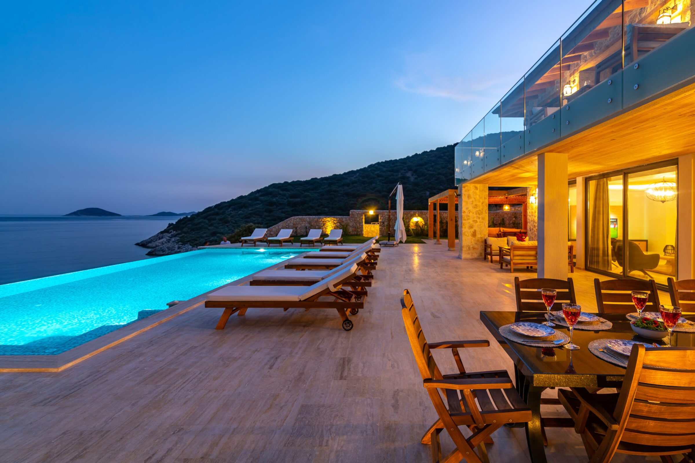 Infinity pool with sun loungers in Villa Water Edge 1, villas to rent in Kalkan, Turkey