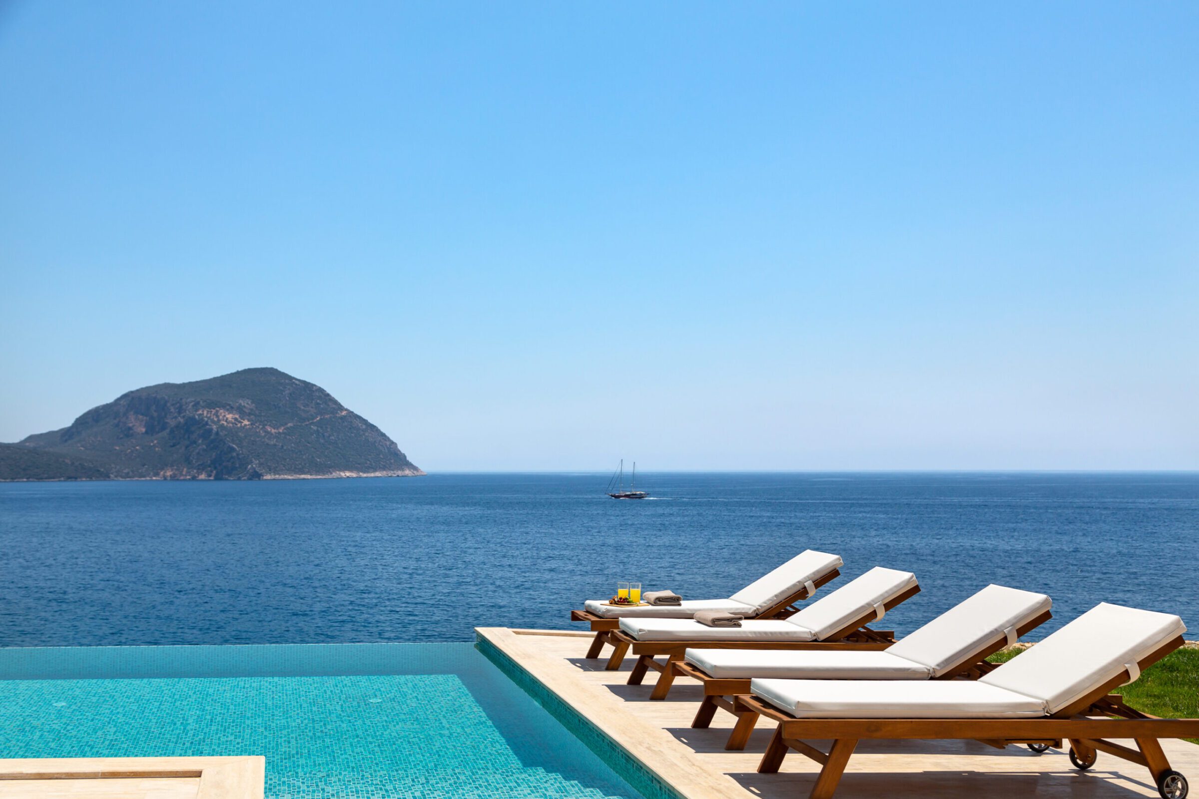 Infinity pool and sun loungers in Villa Water Edge 1, villas to rent in Kalkan, Turkey