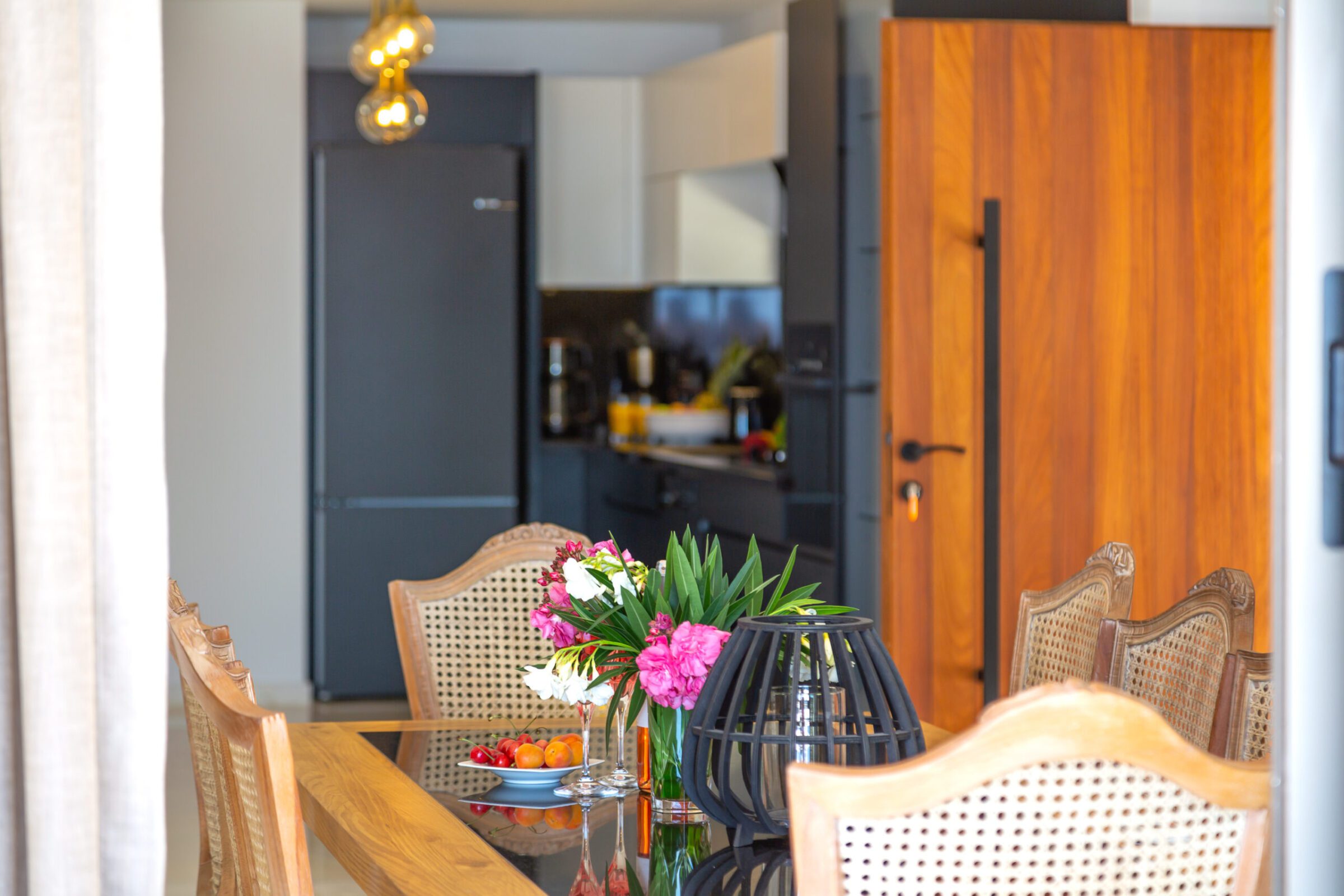 Kitchen and dining table in Villa Water Edge 2, villas to rent in Kalkan, Turkey