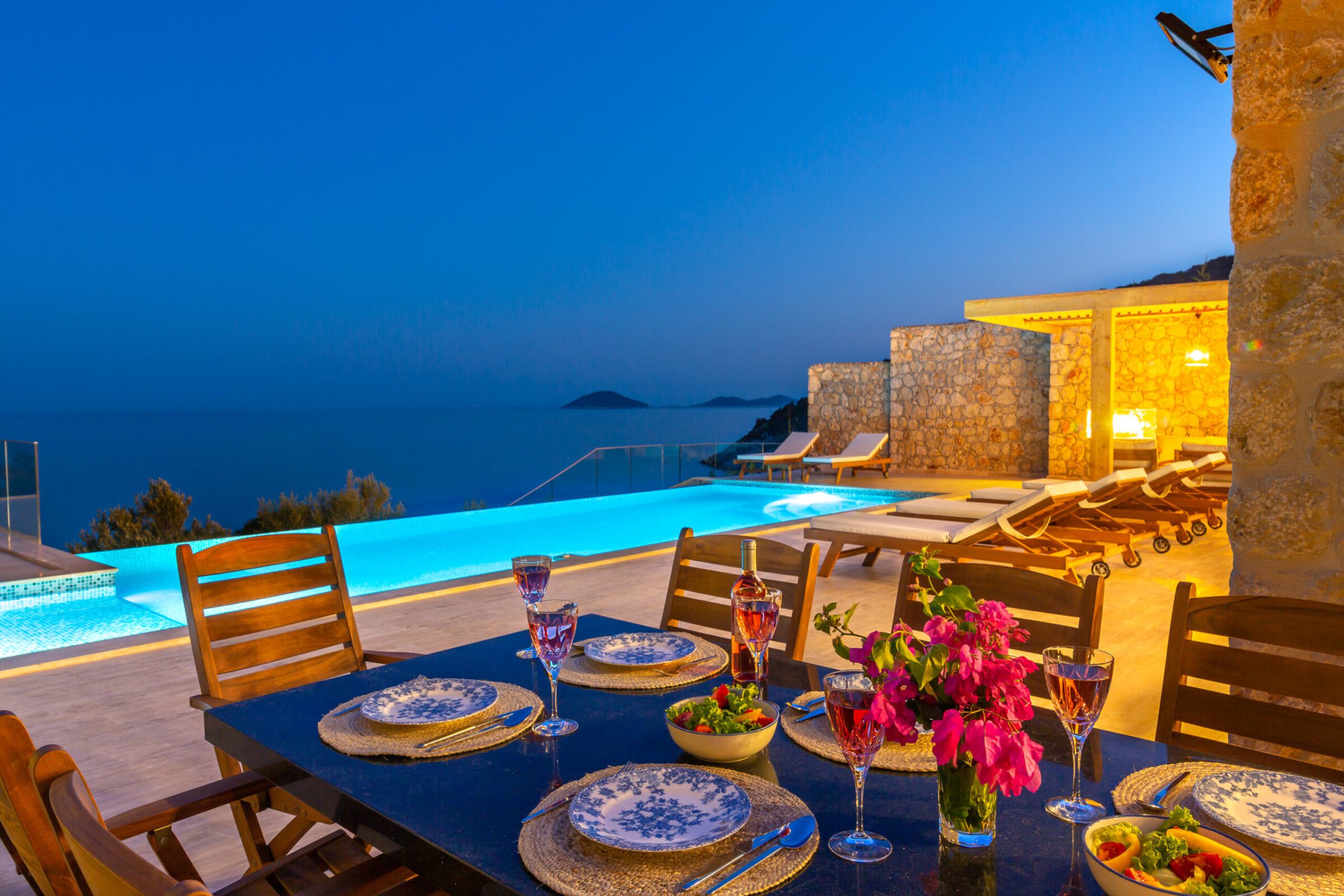 Outdoor dining area in Villa Water Edge 2, villas to rent in Kalkan, Turkey