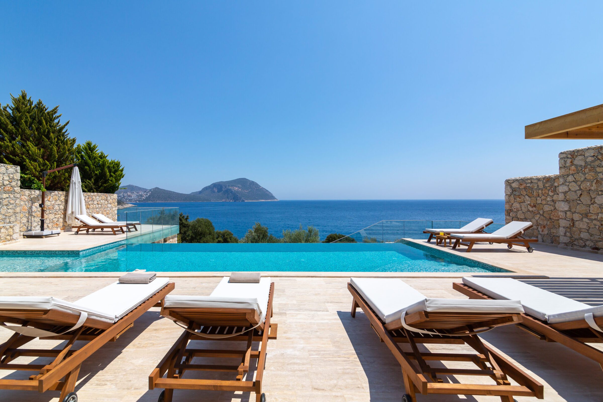 Outdoor infinity pool with sun loungers in Villa Water's Edge 2, villas to rent in Kalkan, Turkey