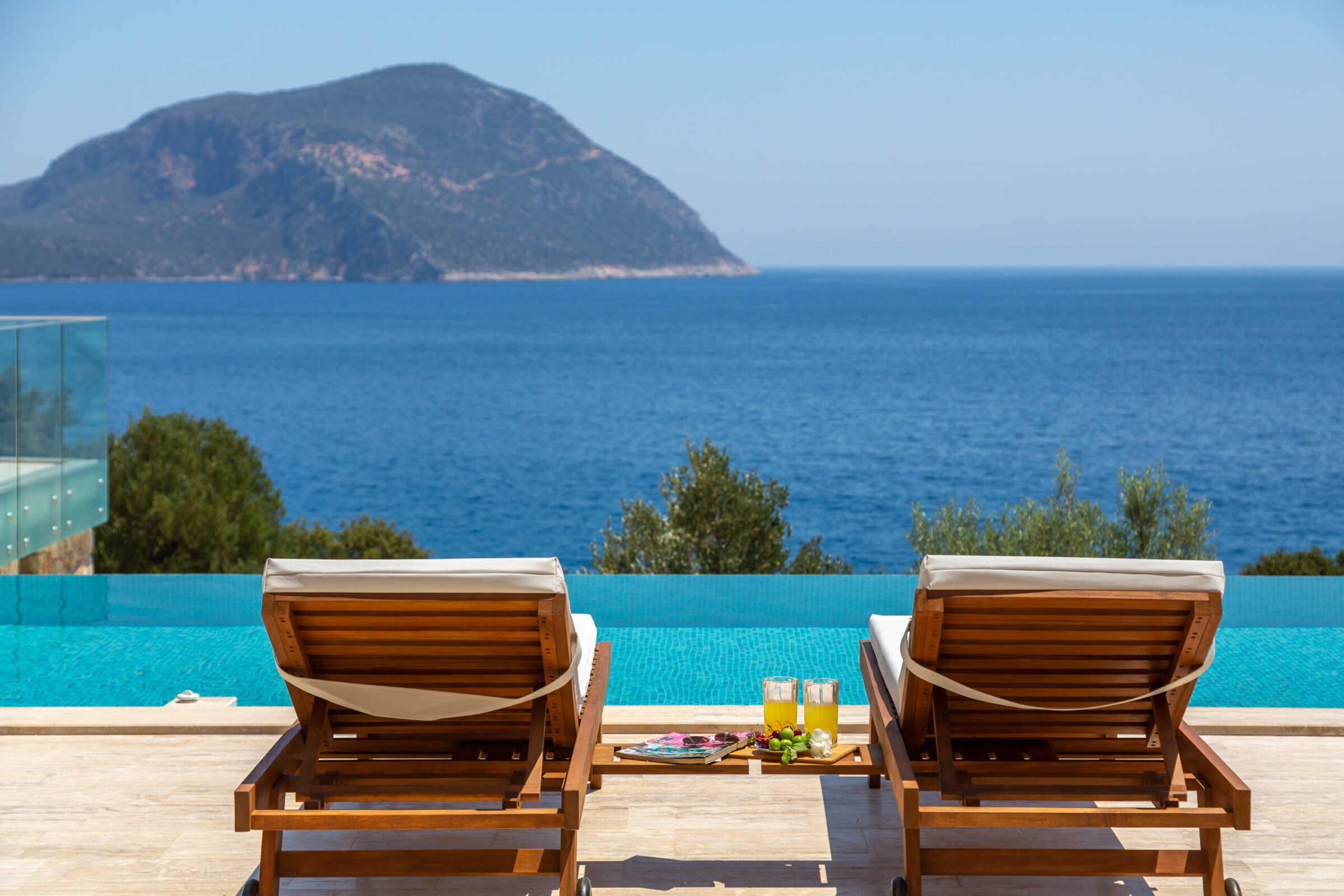 Infinity pool with sun loungers in Villa Water's Edge 2, villas to rent in Kalkan, Turkey