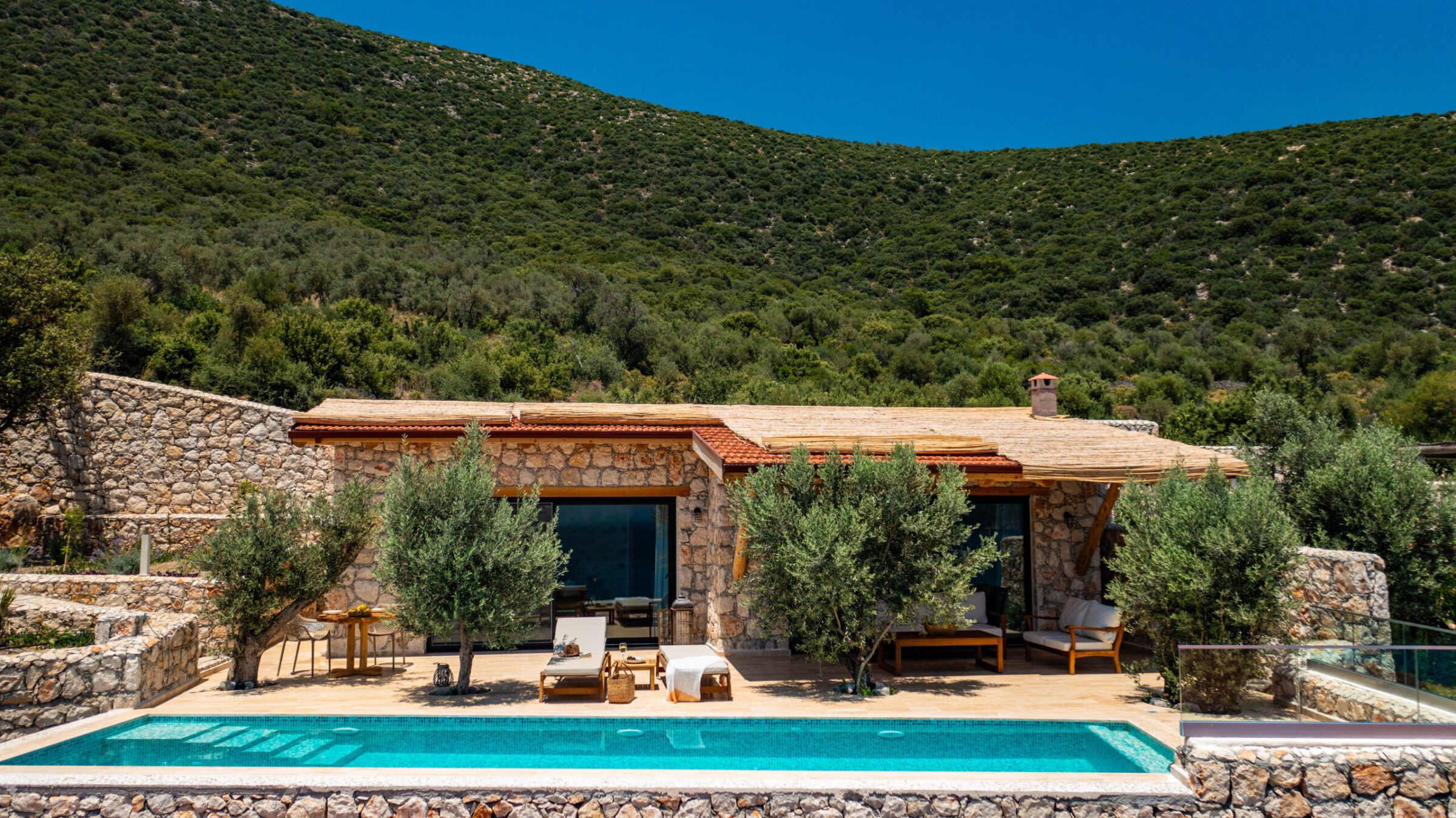 Water's Edge 4, Kalkan