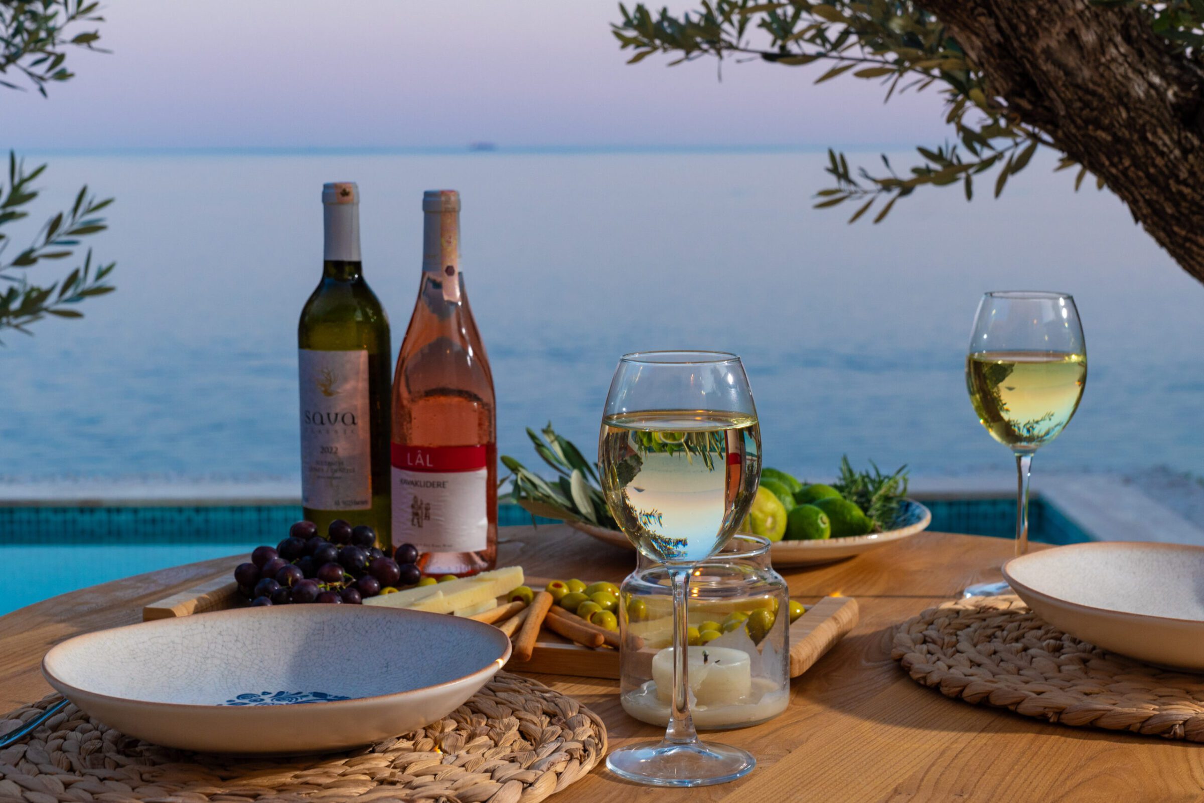 Outdoor dining table in Villa Water Edge 4, villas to rent in Kalkan, Turkey