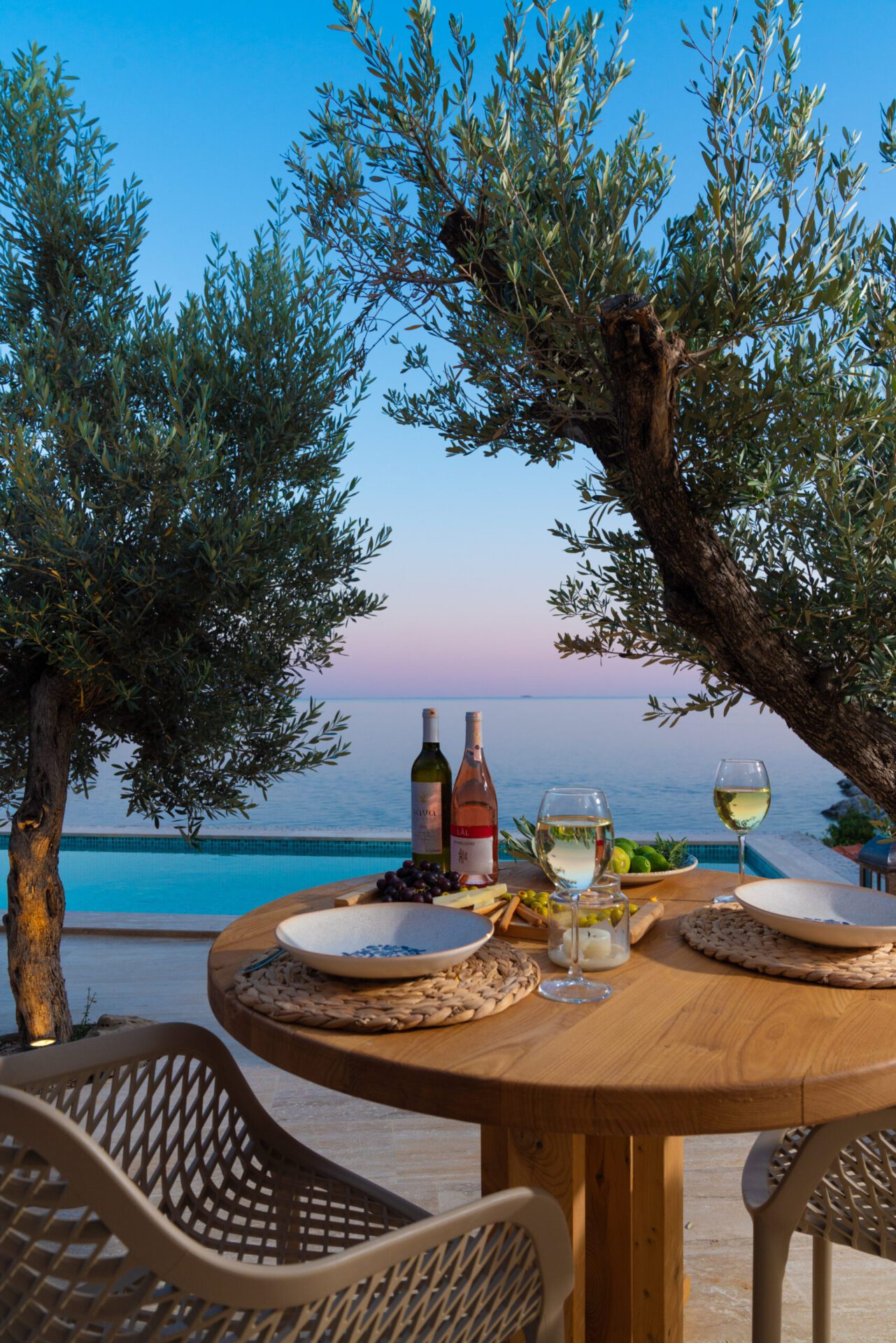 Outdoor dining table in Villa Water Edge 4, villas to rent in Kalkan, Turkey