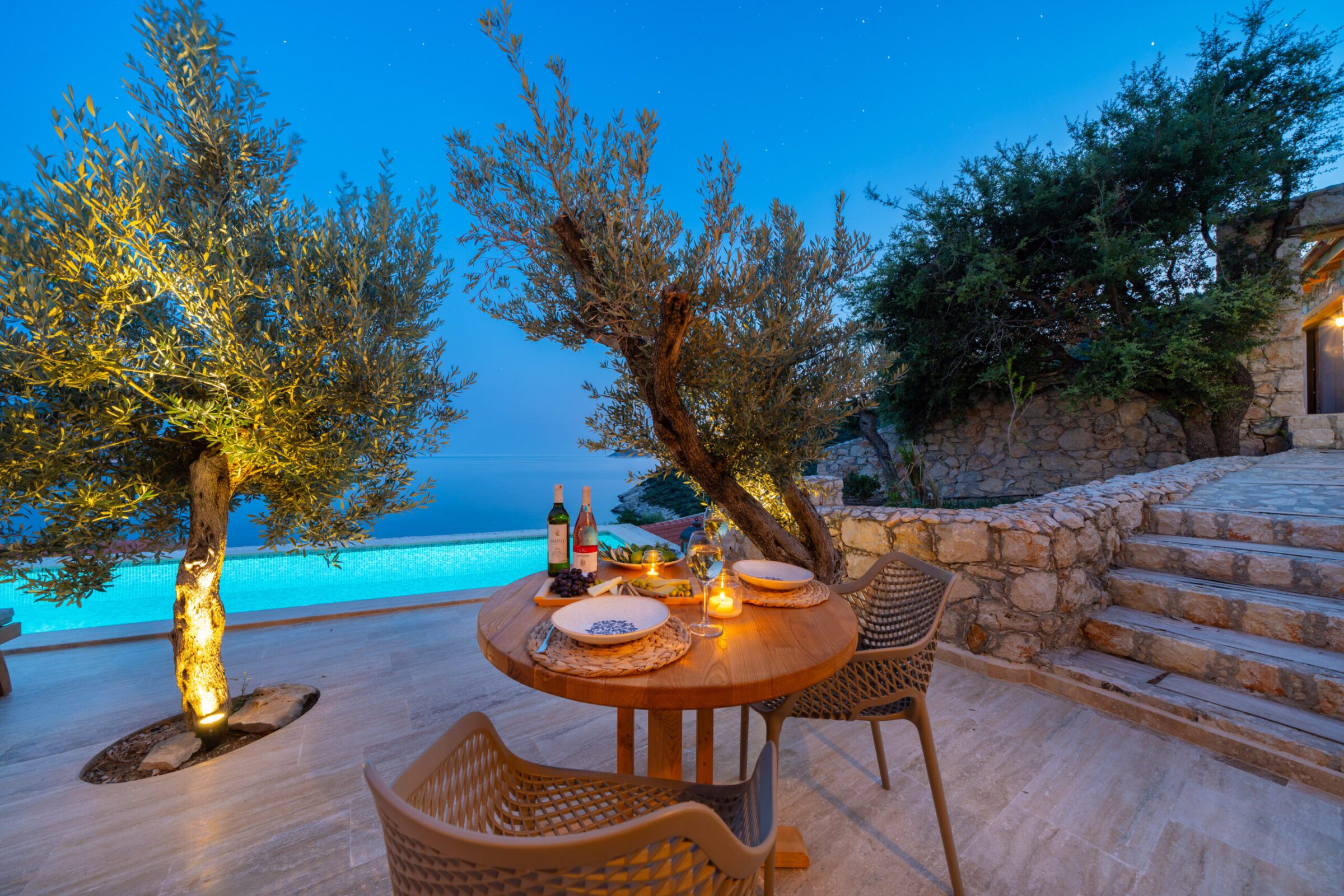 Outdoor dining table in Villa Water Edge 4, villas to rent in Kalkan, Turkey