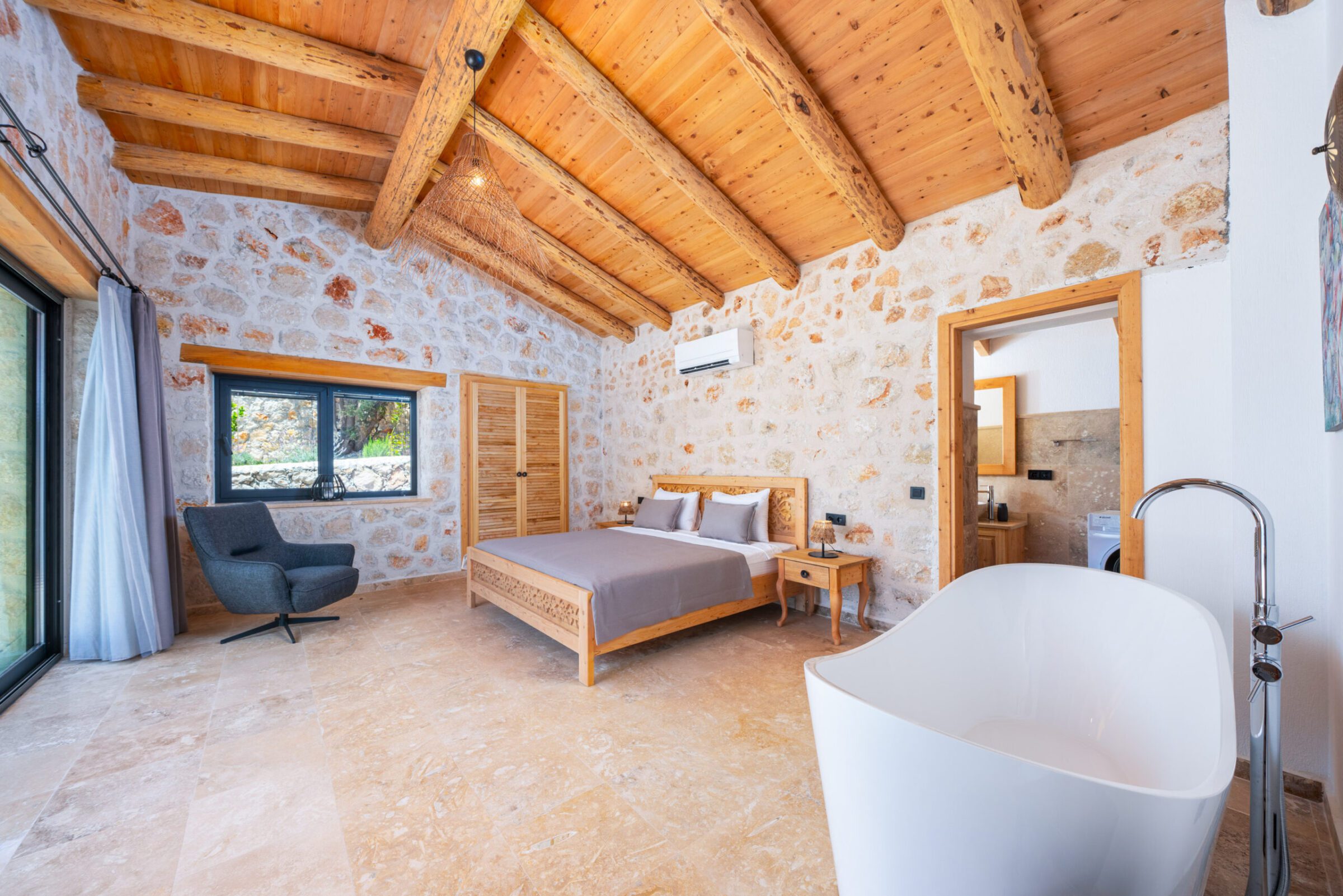 Double bedroom and bathroom in Villa Water Edge 4, villas to rent in Kalkan, Turkey
