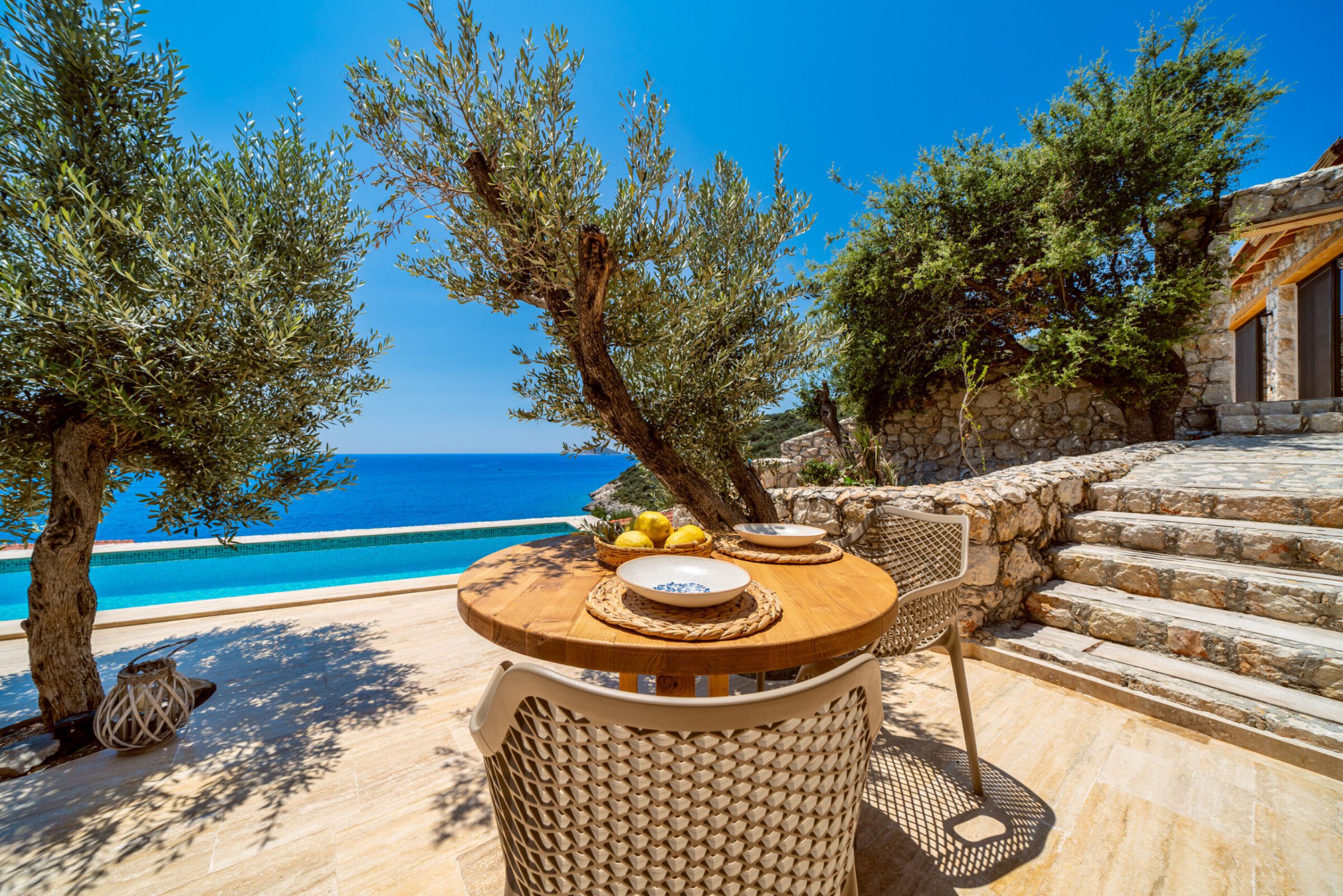 Outdoor dining table in Villa Water Edge 4, villas to rent in Kalkan, Turkey
