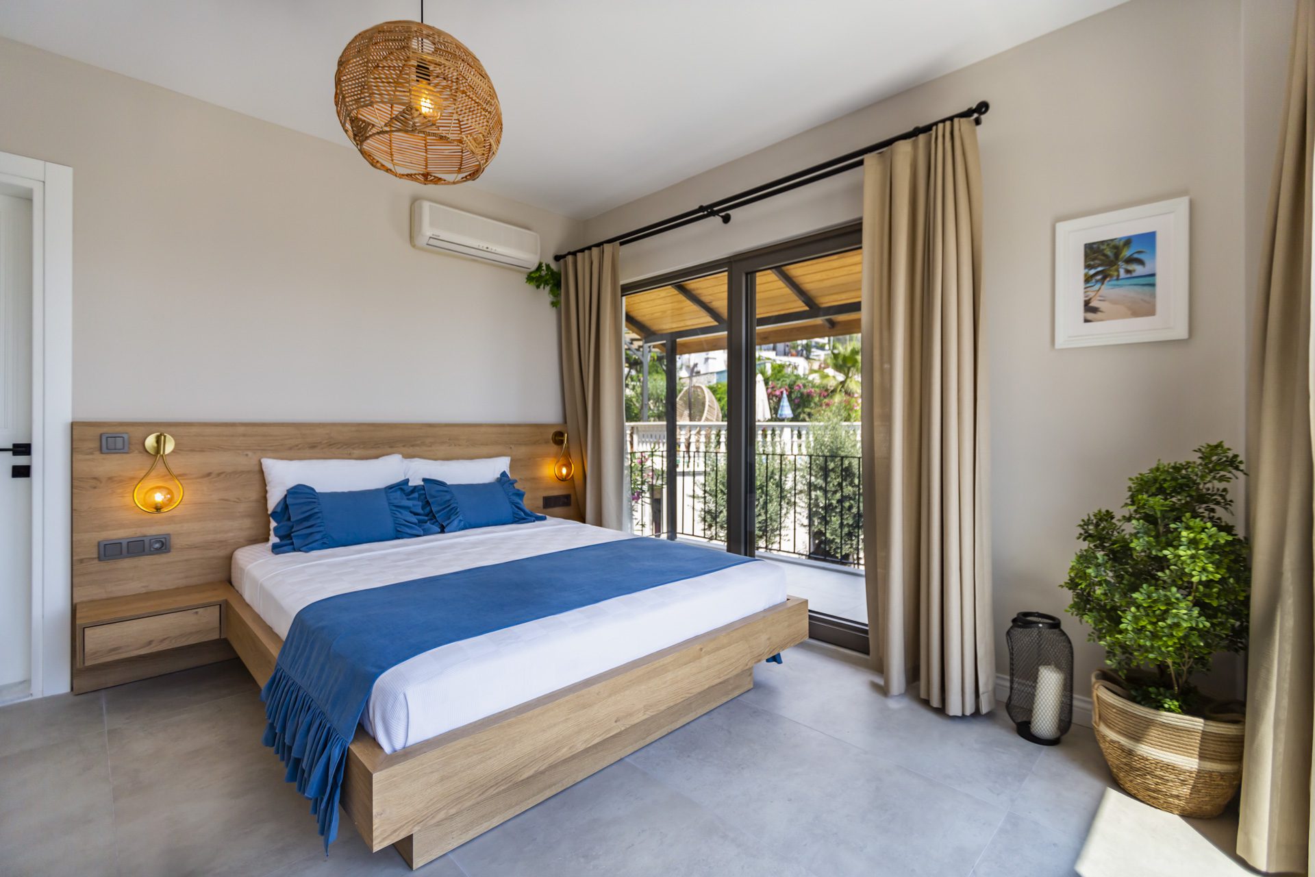 Double bedroom and bathroom in Villa Verde, holiday villa to rent in Kalkan, Turkey