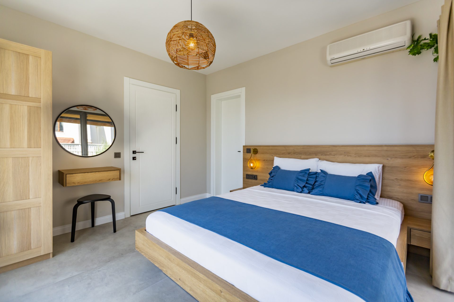 Double bedroom and bathroom in Villa Verde, holiday villa to rent in Kalkan, Turkey