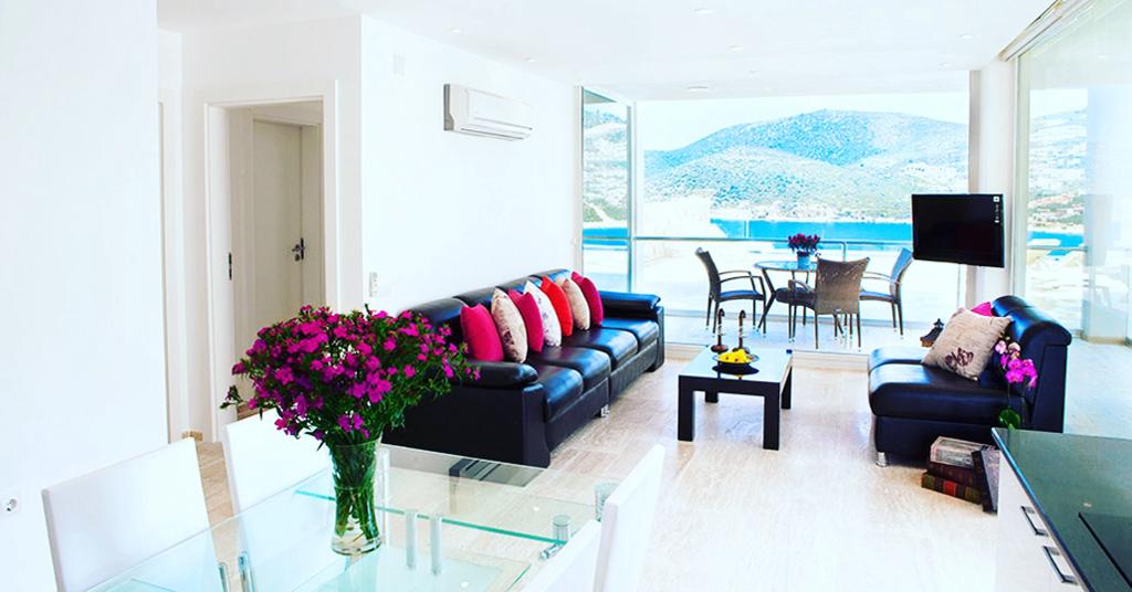 Lounge and dining table in Mahumet Salvarli Suites, villa holidays in Kalkan, Turkey