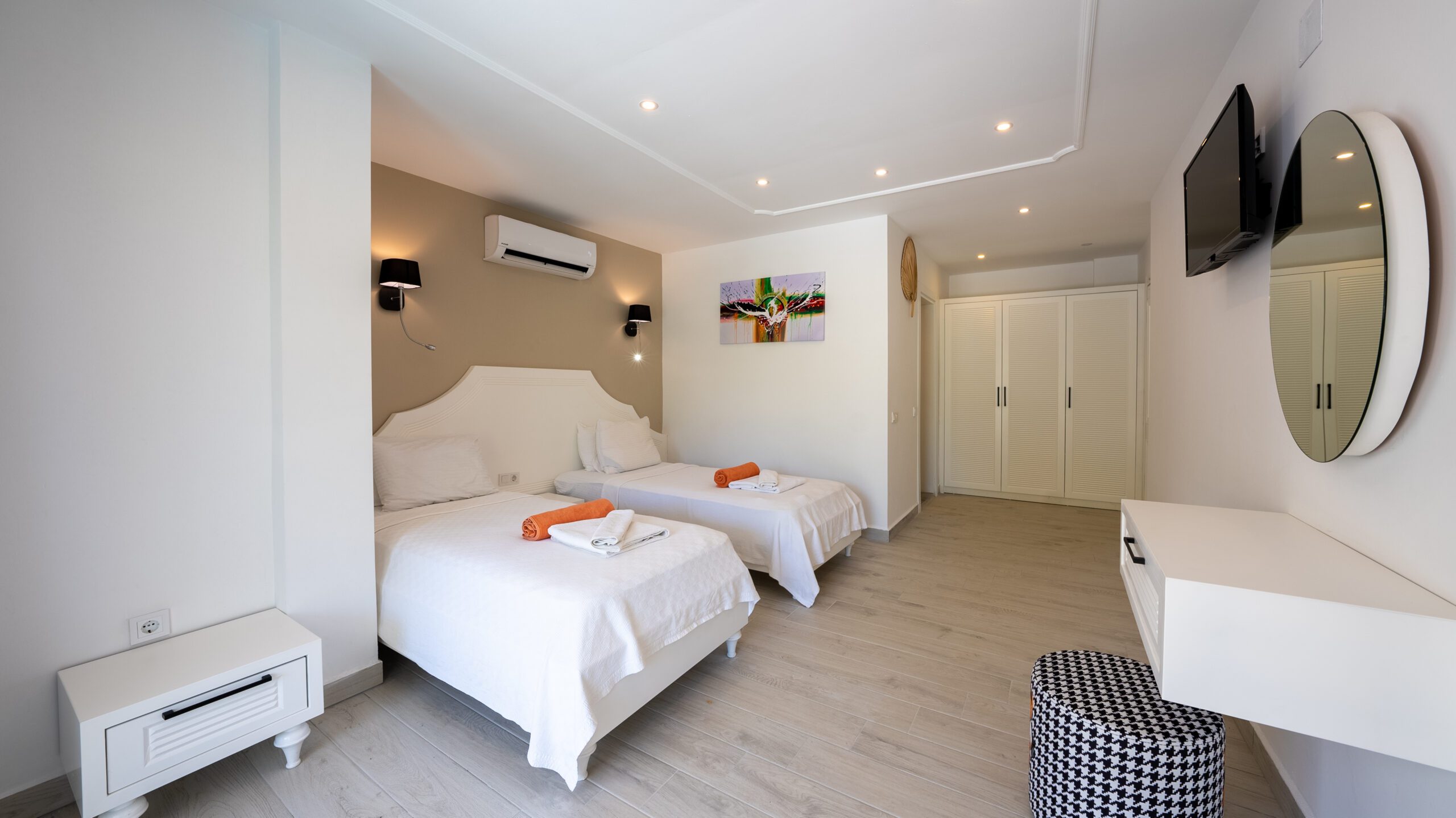 Twin bedroom with bathroom in Villa Orange, villas to rent in Kalkan, Turkey