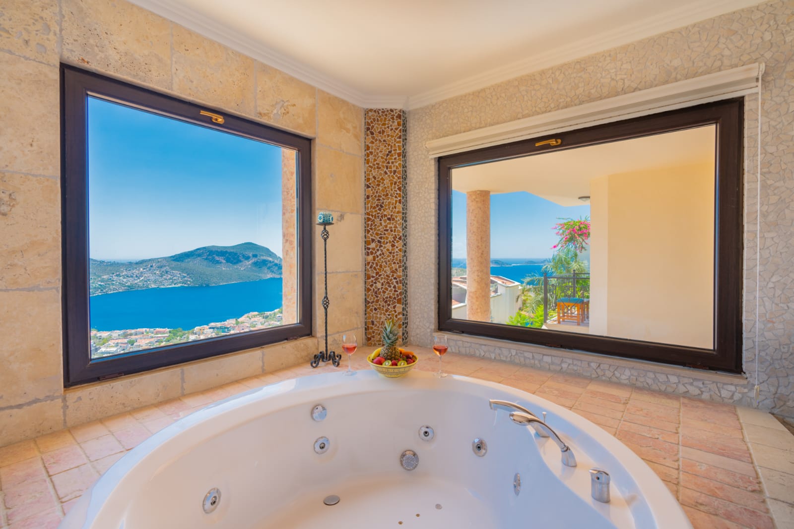 Large bath in Villa Salice, villa holidays in Kalkan, Turkey