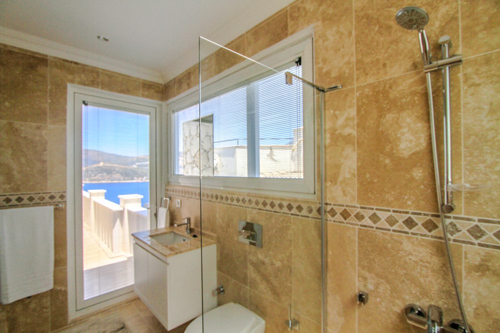 Bathroom in Villa Ketchy, villas to rent in Kalkan, Turkey