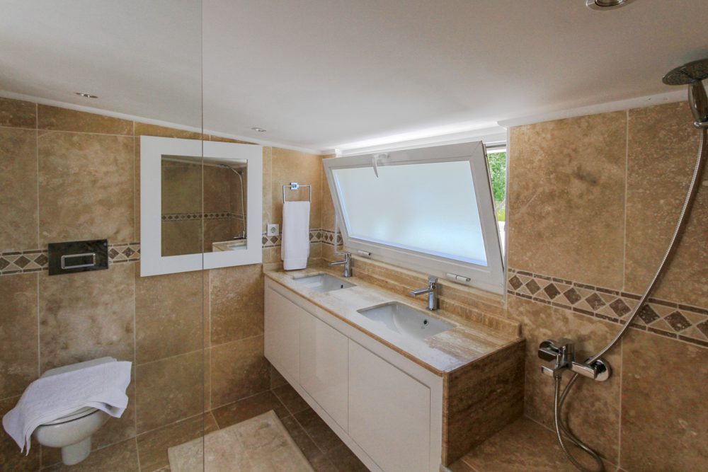 Bathroom in Villa Ketchy, villas to rent in Kalkan, Turkey