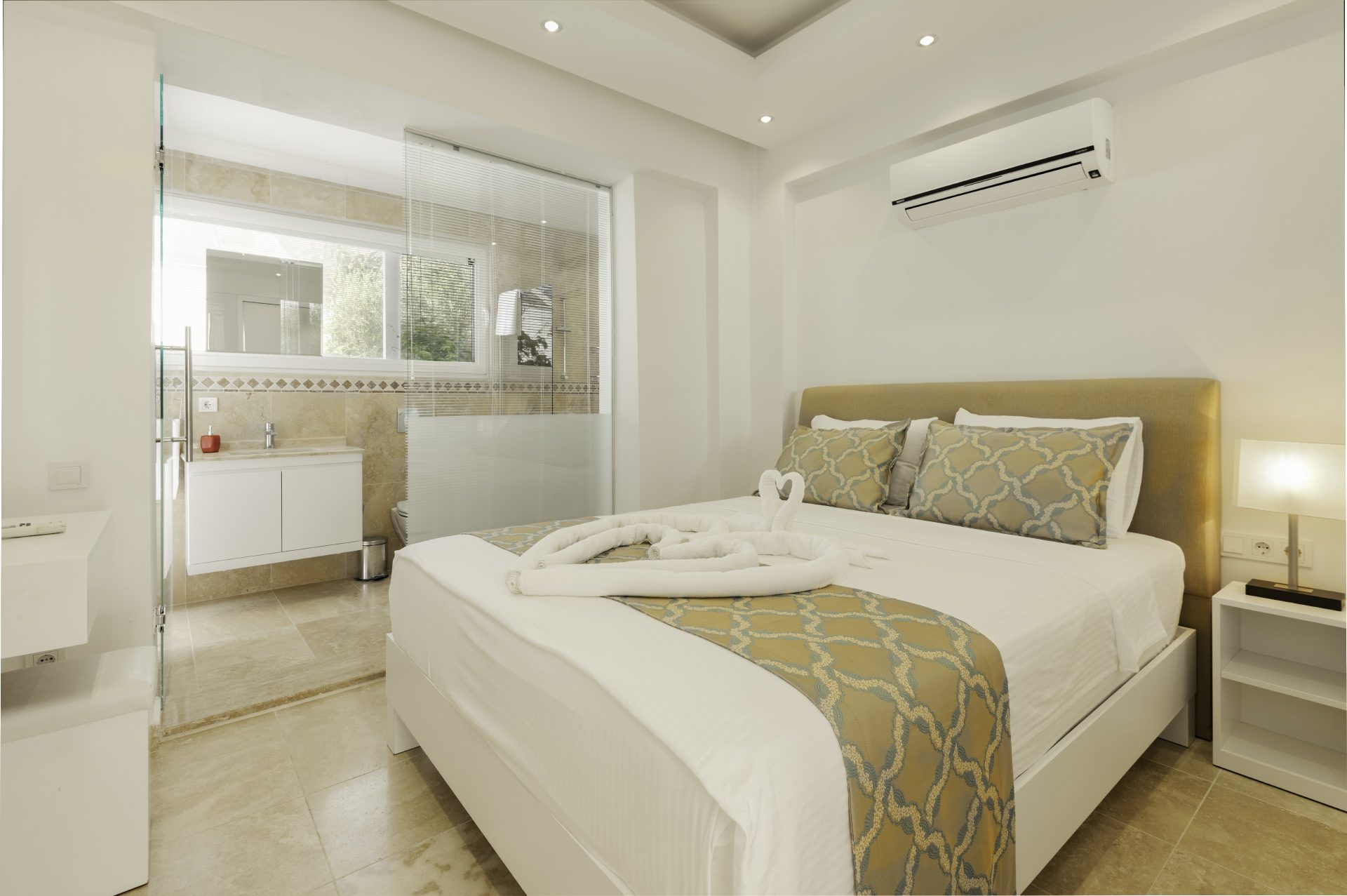 Double bedroom with bathroom in Villa Ketchy, villas to rent in Kalkan, Turkey