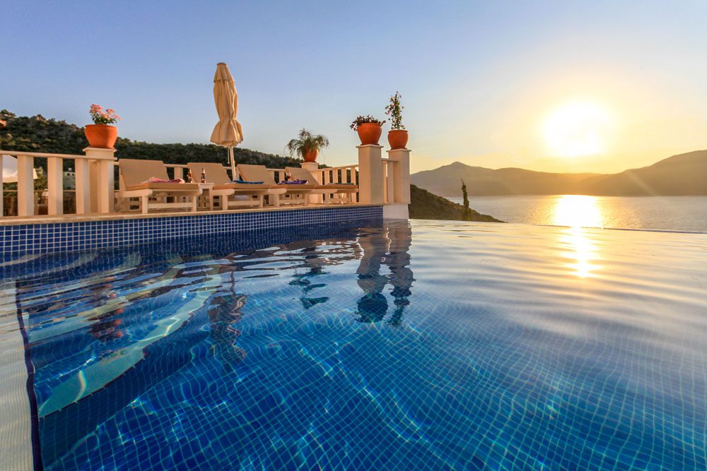 Outdoor infinity pool in Villa Lalin, villa holidays in Kalkan, Turkey