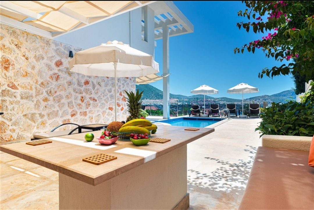 Outdoor dining area at Zenato Apartment, villas to rent in Kalkan, Turkey