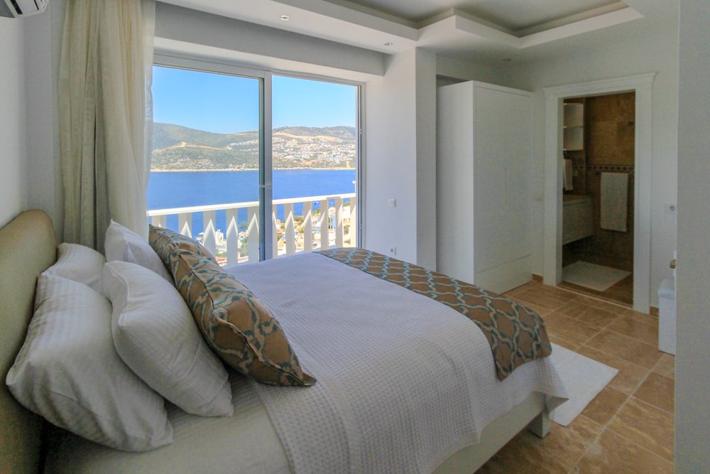 Double bedroom and bathroom with balcony in Villa Ketchy, villas to rent in Kalkan, Turkey