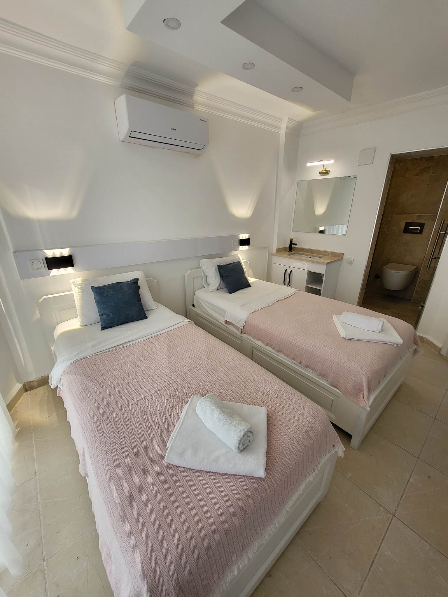 Twin bedroom and bathroom in Villa Happy, villa holiday in Kalkan, Turkey