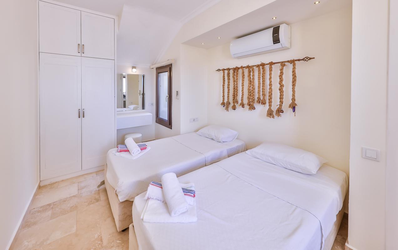 Twin bedroom and bathroom in Amore Apartment, holidays in Kalkan, Turkey