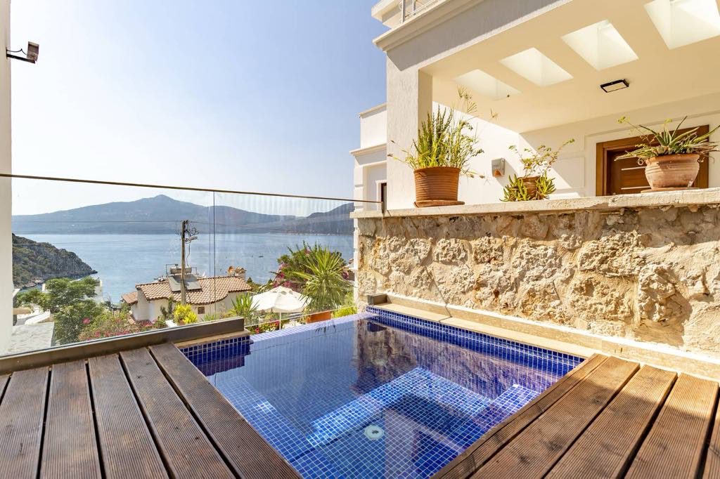 Outdoor hot tub in Villa Kisla Falls, villas to rent in Kalkan, Turkey