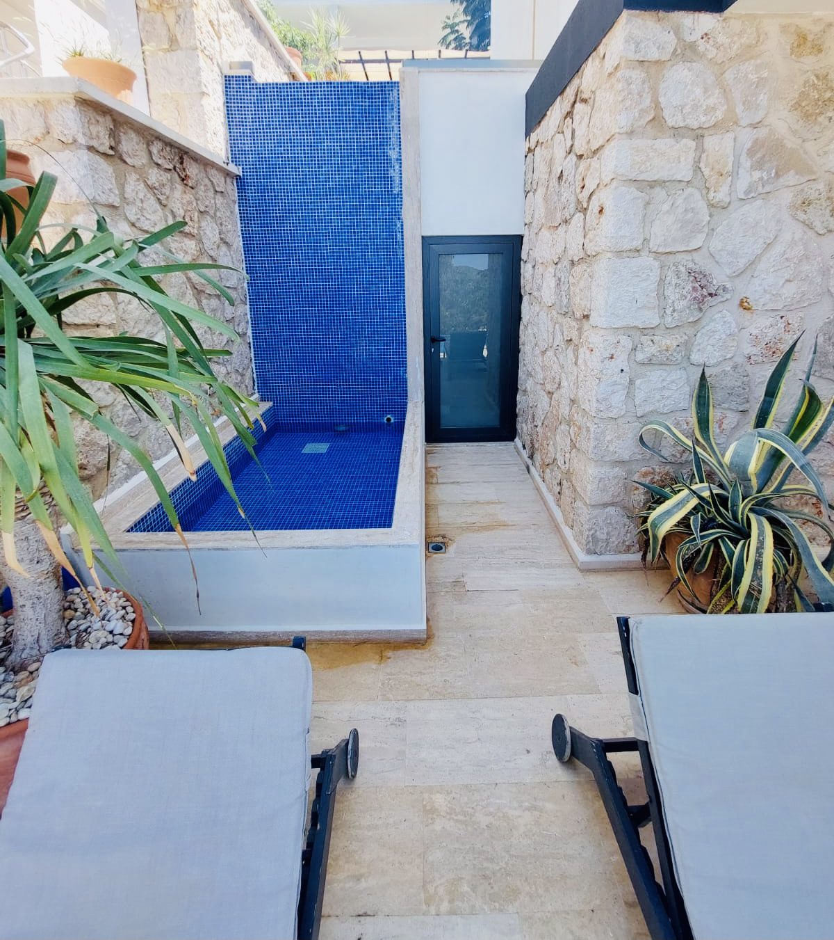 Outdoor shower and sun loungers in Villa Kisla Falls, villas to rent in Kalkan, Turkey