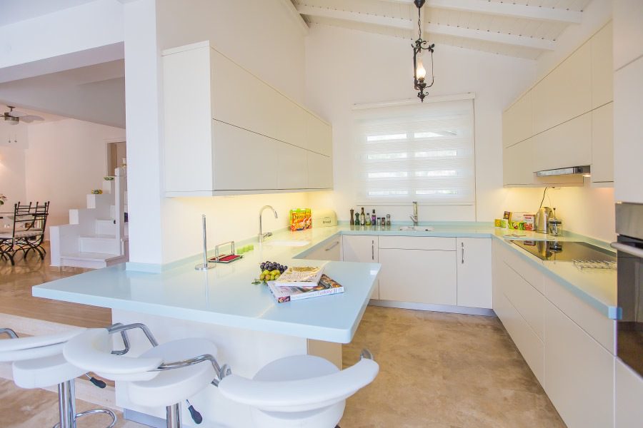 Kitchen with breakfast bar in Villa Amelia, villas to rent in Kalkan, Turkey
