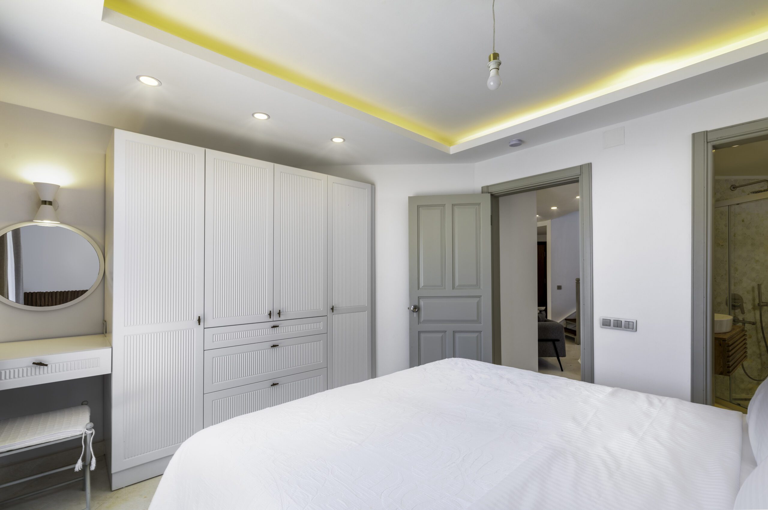 Double bedroom and bathroom in Villa Bahce, villas to rent in Kalkan, Turkey