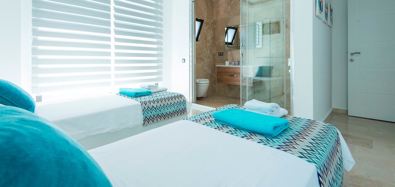 Twin bedroom in Rumi Apartment, Kalkan